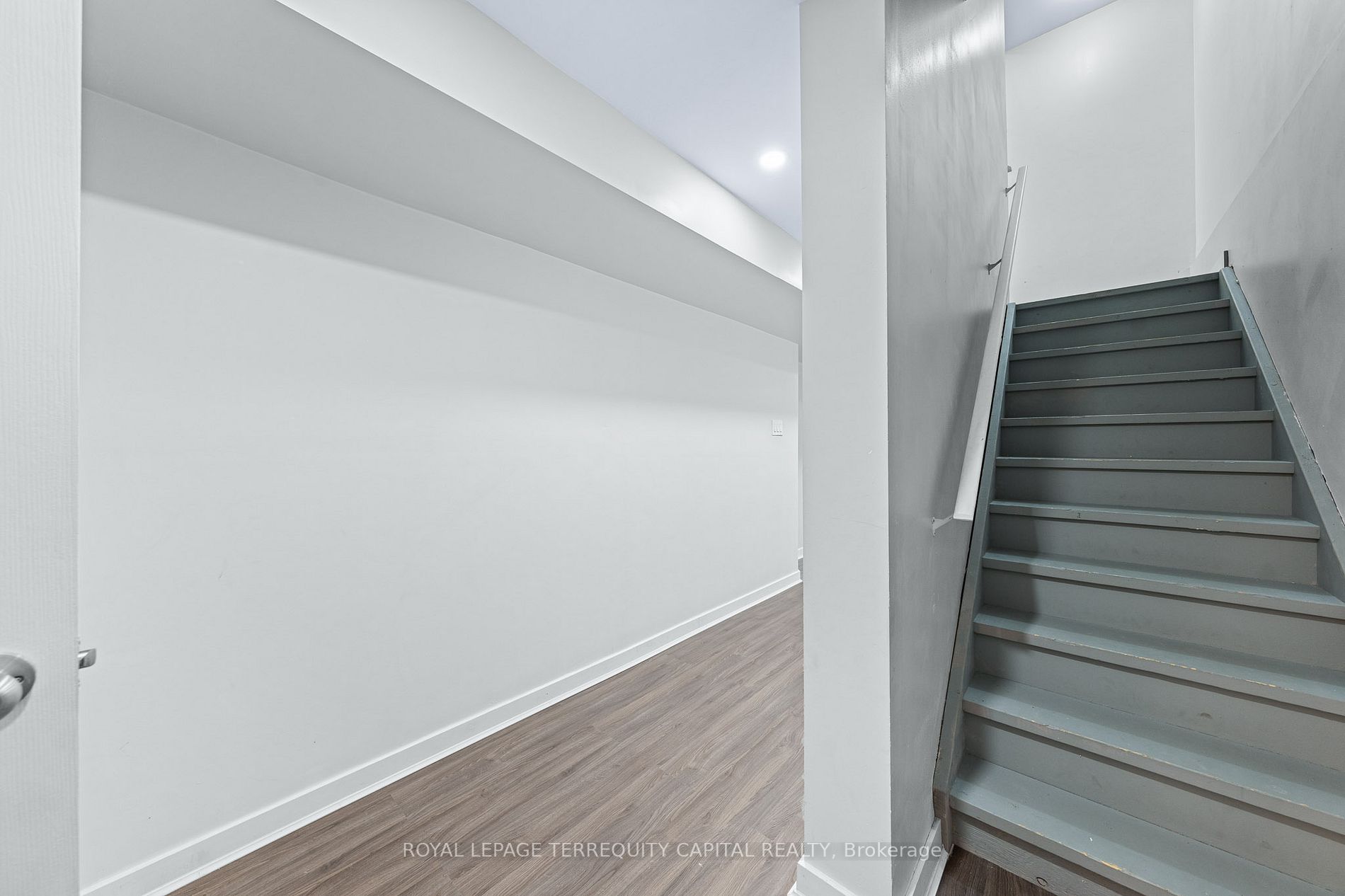 61 Long St