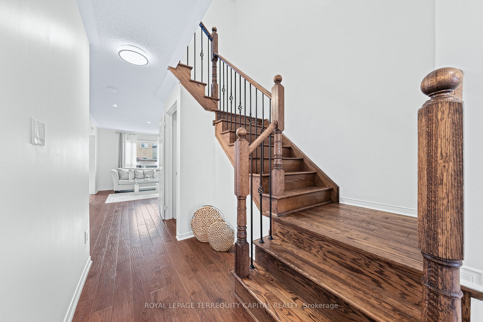 61 Long St