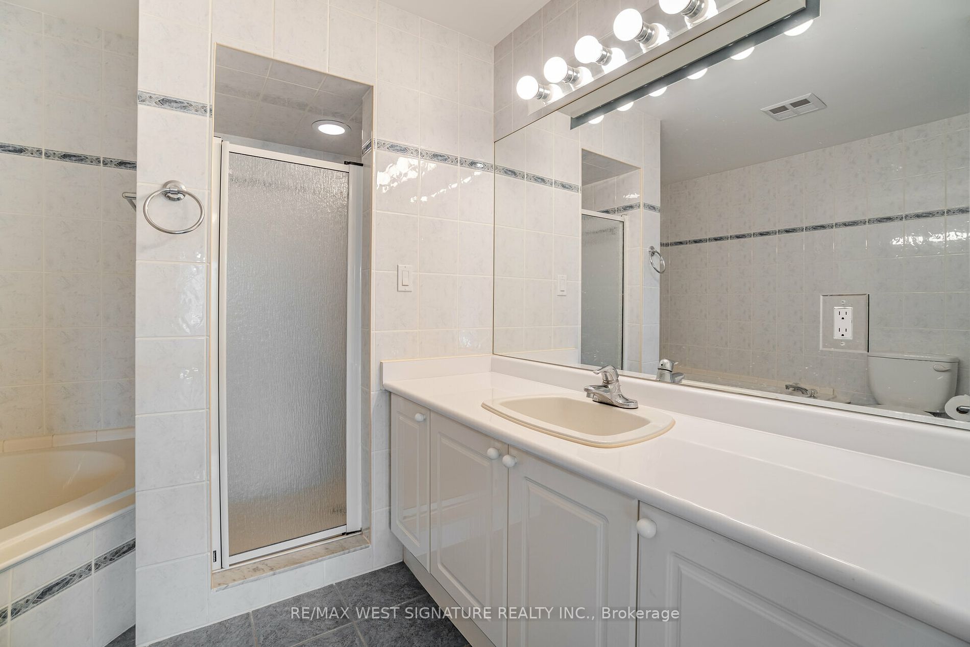 75 Treelawn Blvd, #204