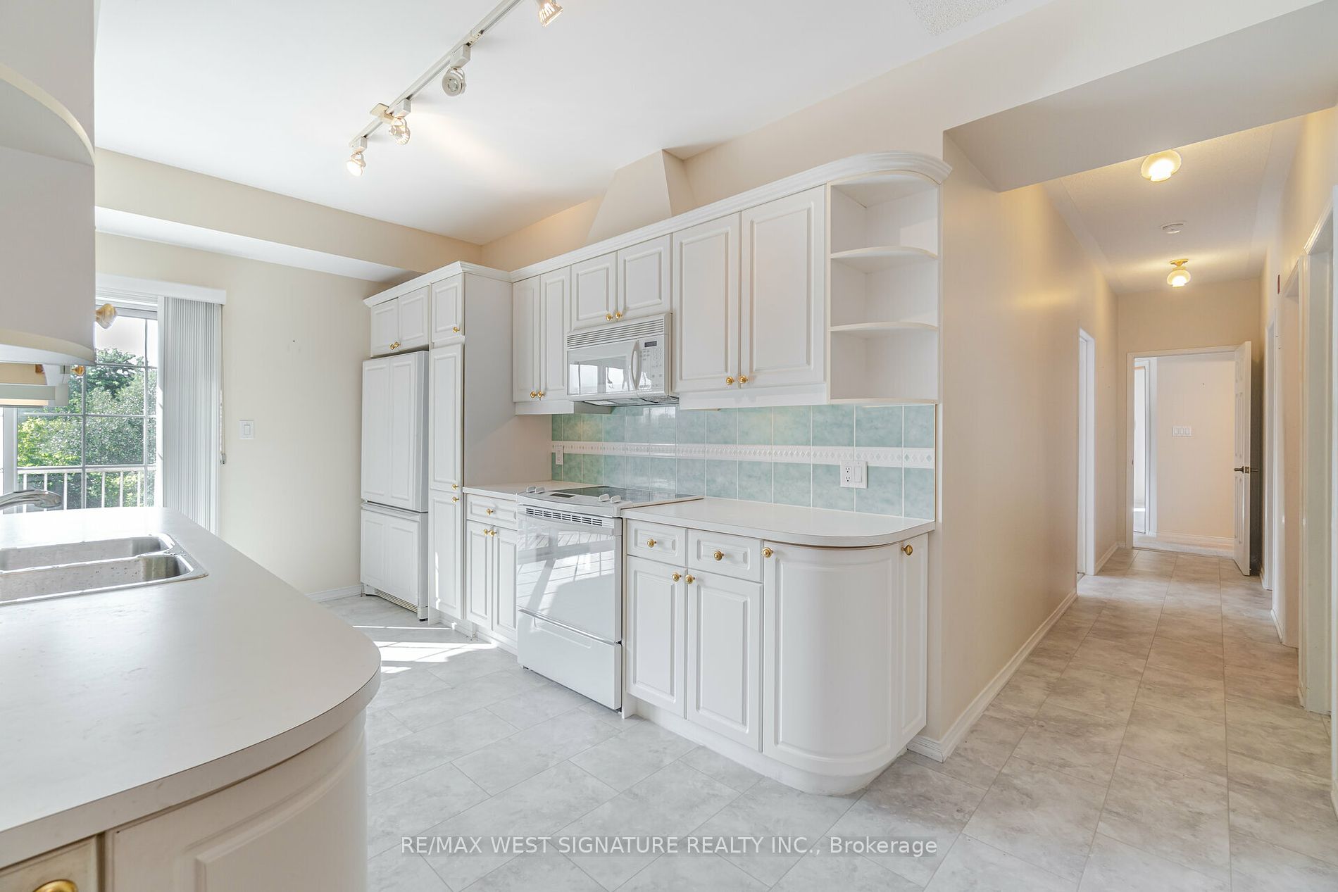 75 Treelawn Blvd, #204