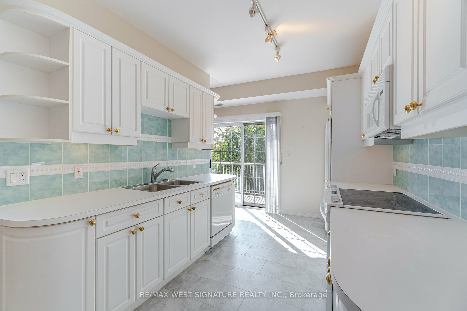 75 Treelawn Blvd, #204