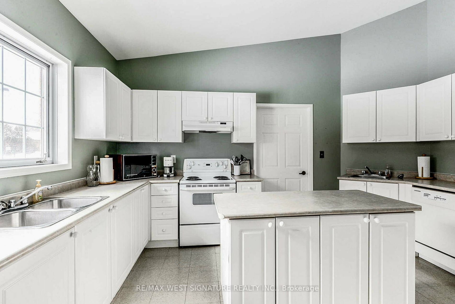 75 Treelawn Blvd, #204
