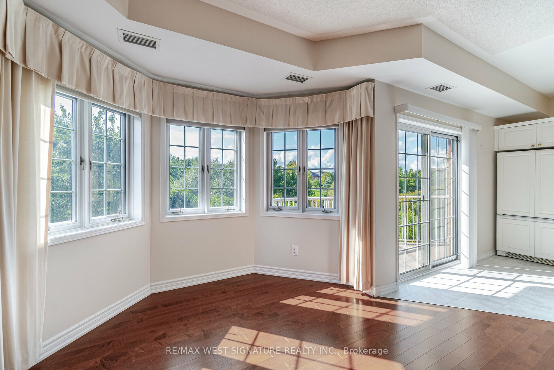 75 Treelawn Blvd, #204