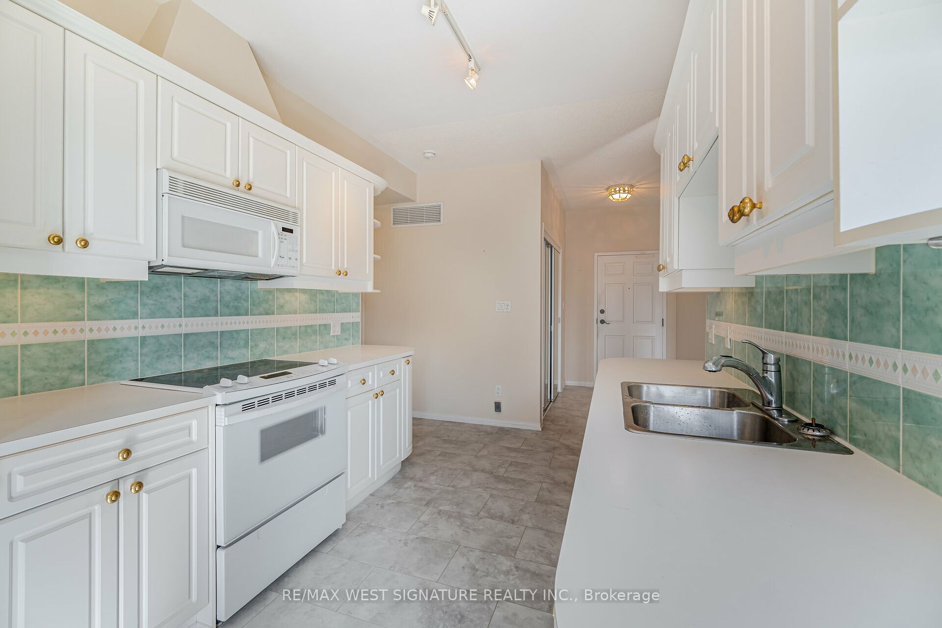 75 Treelawn Blvd, #204