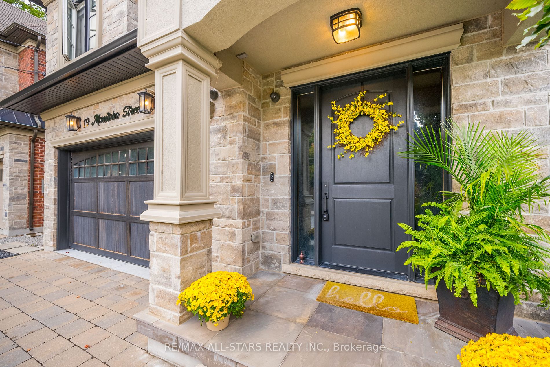 19 Manitoba St