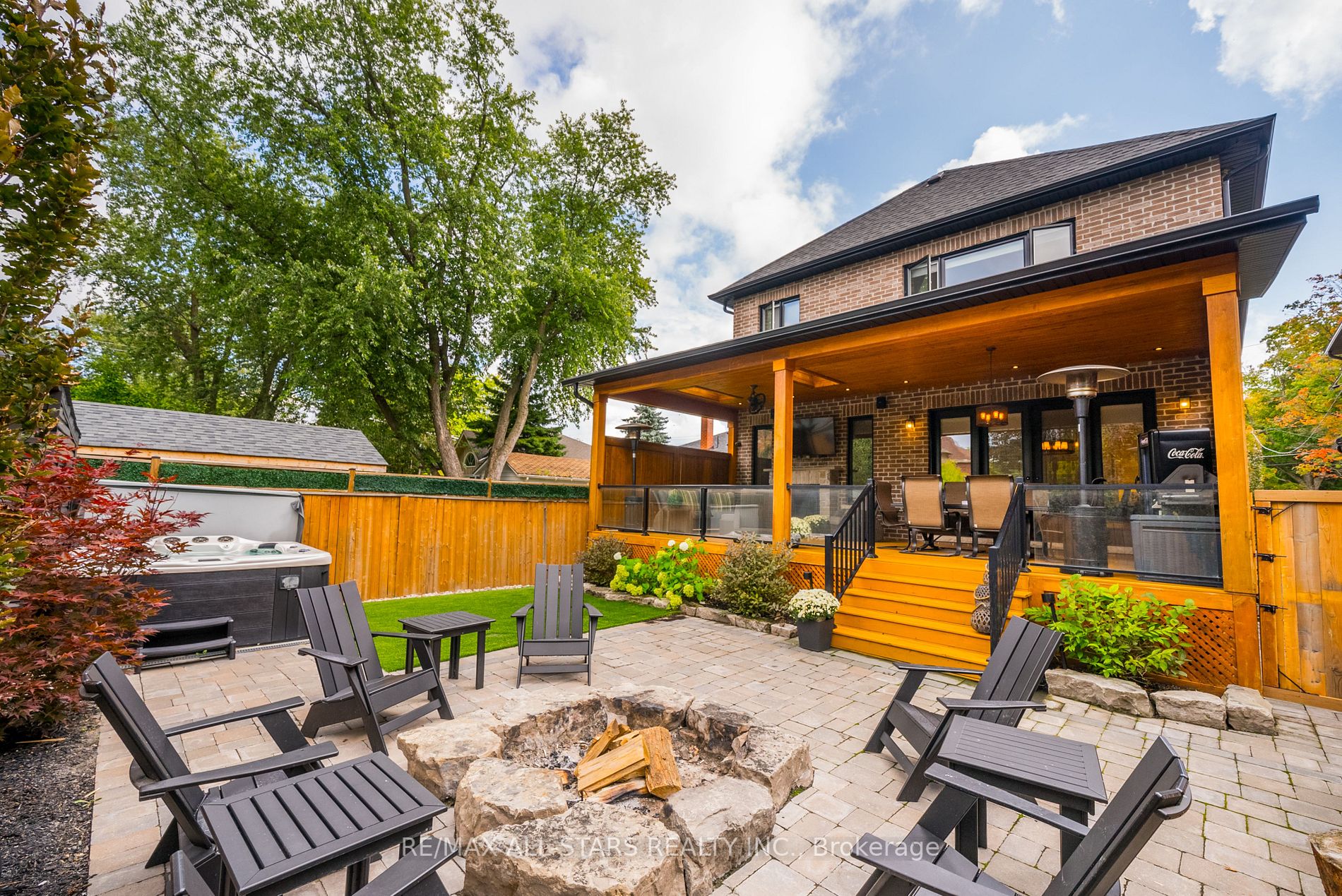 19 Manitoba St