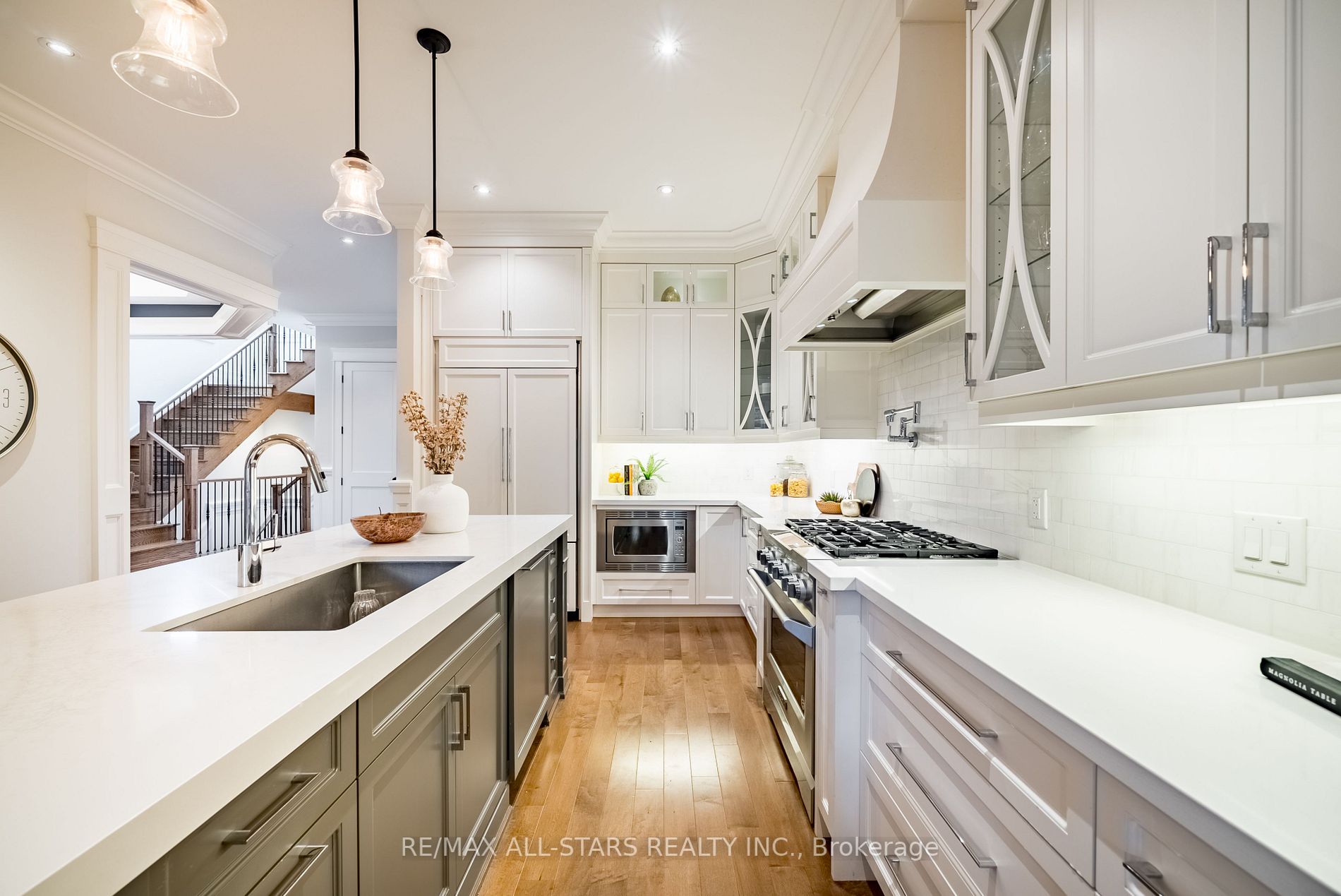 19 Manitoba St