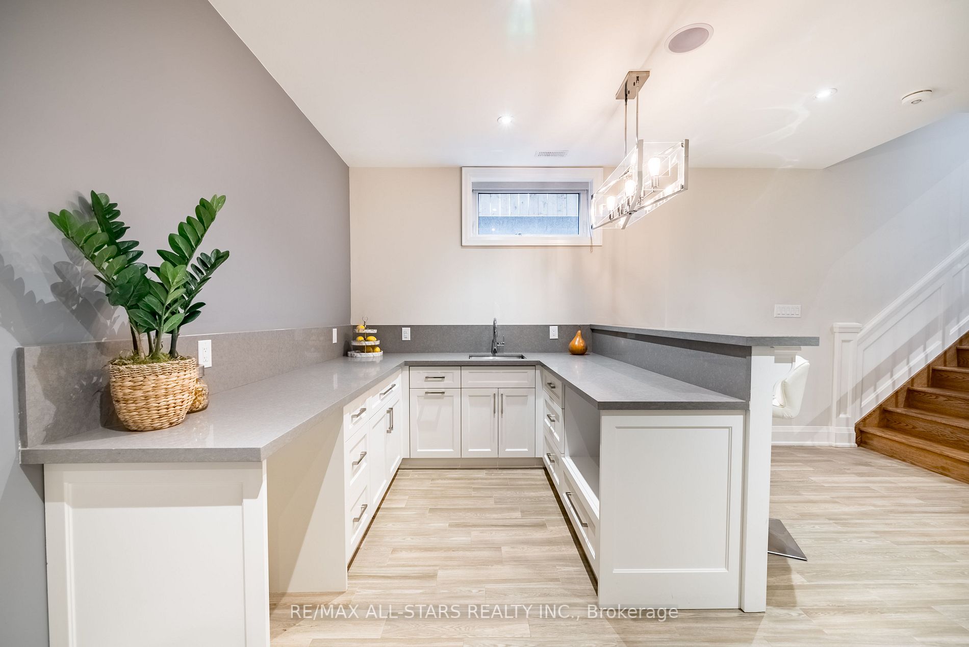 19 Manitoba St