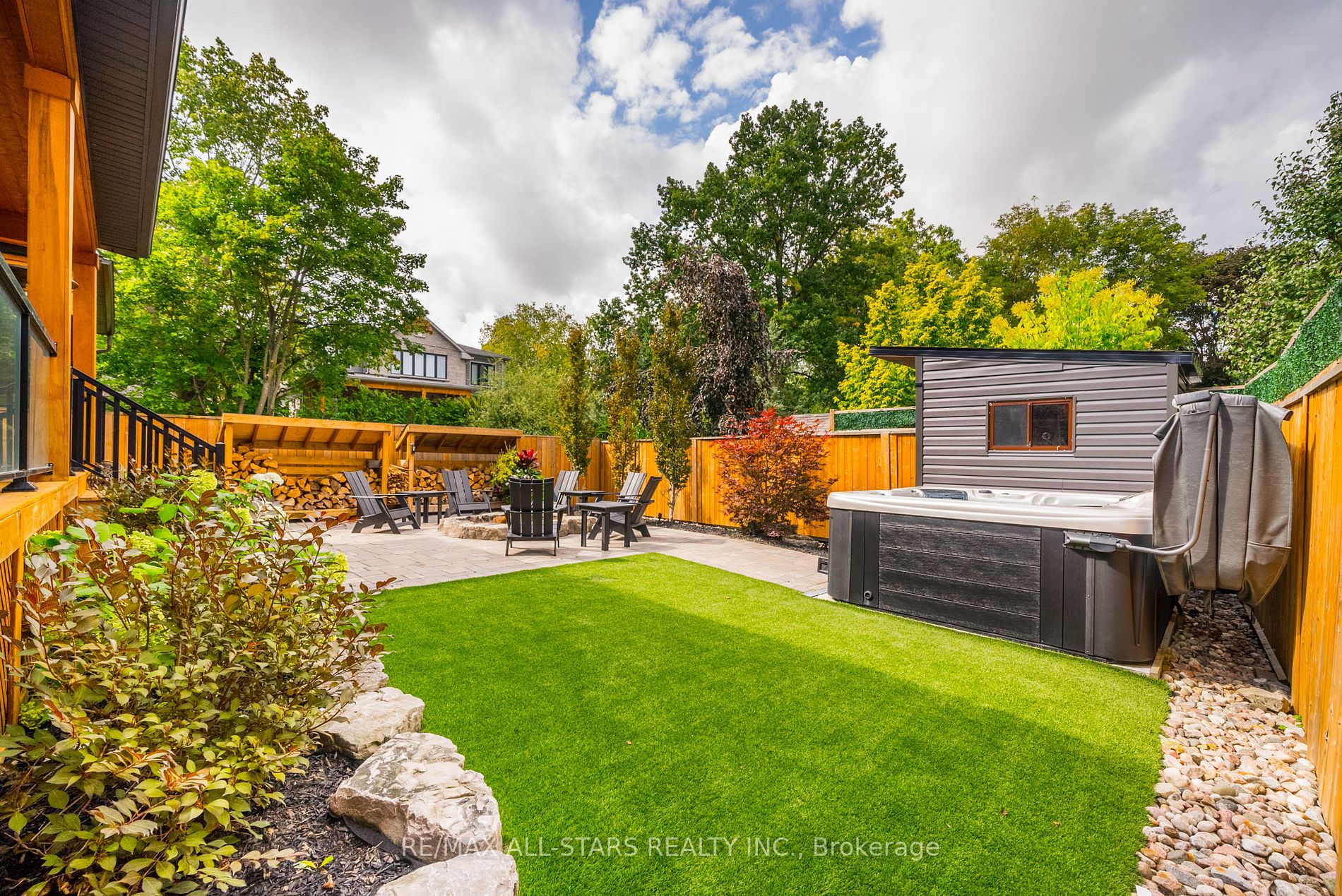 19 Manitoba St
