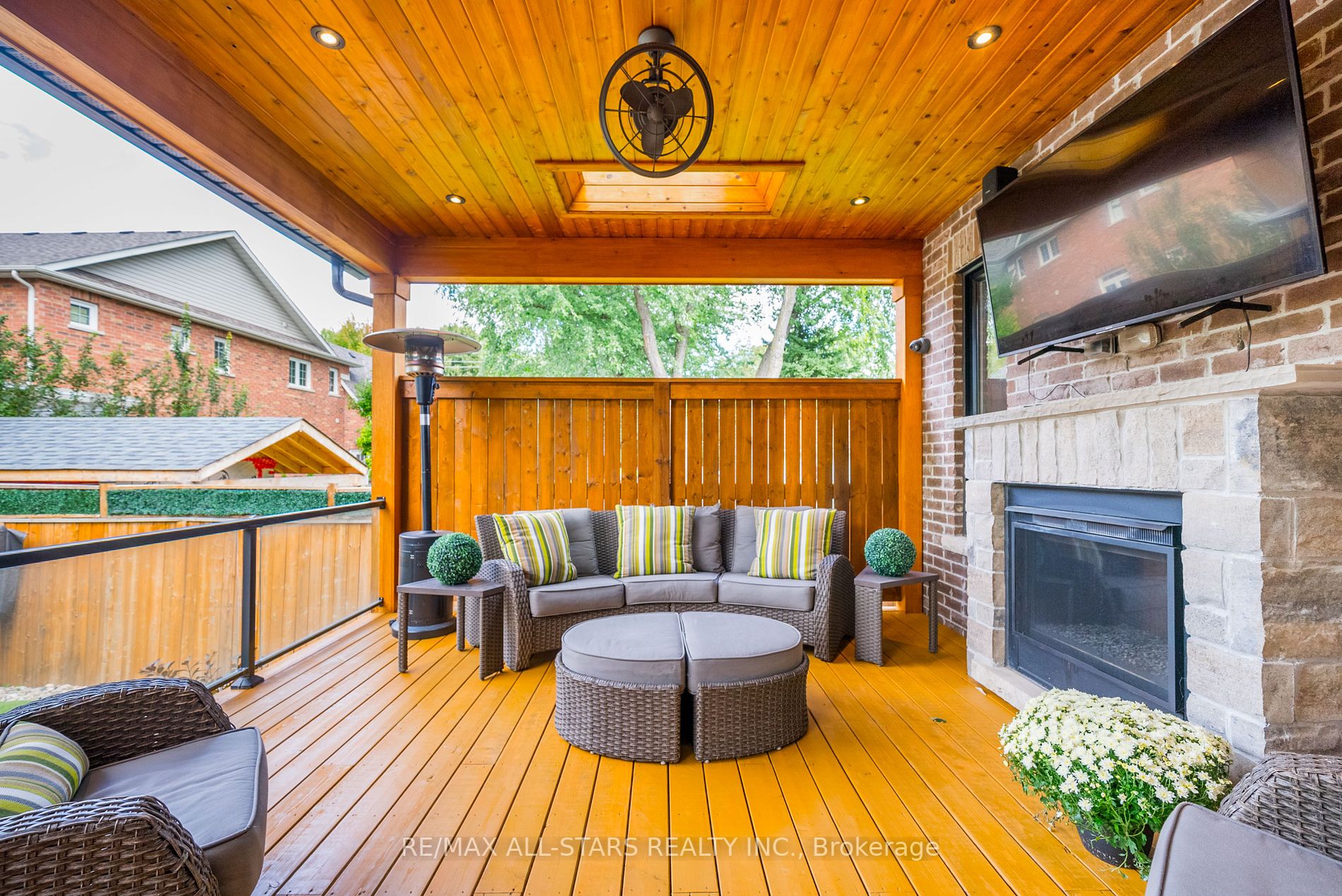 19 Manitoba St