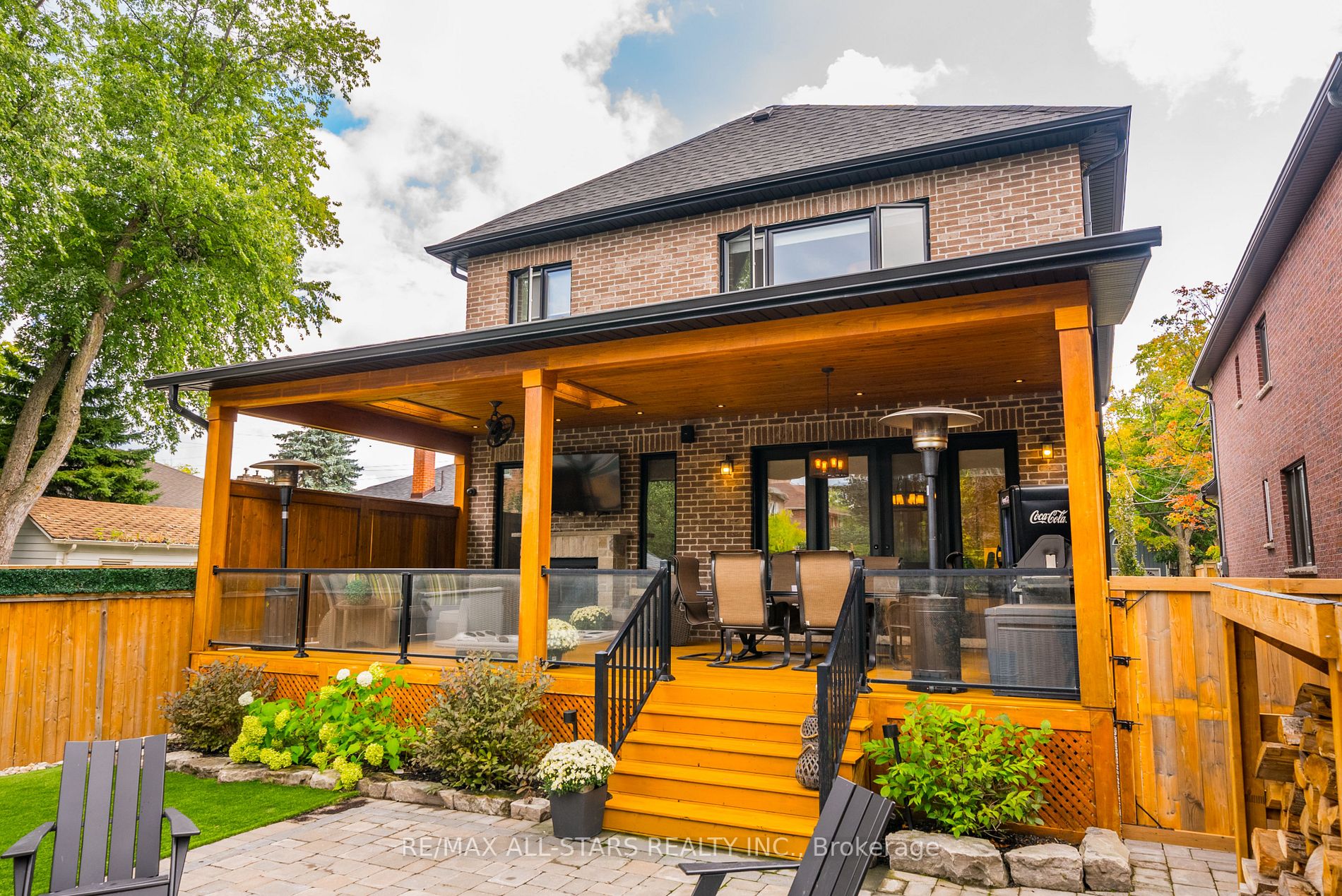 19 Manitoba St