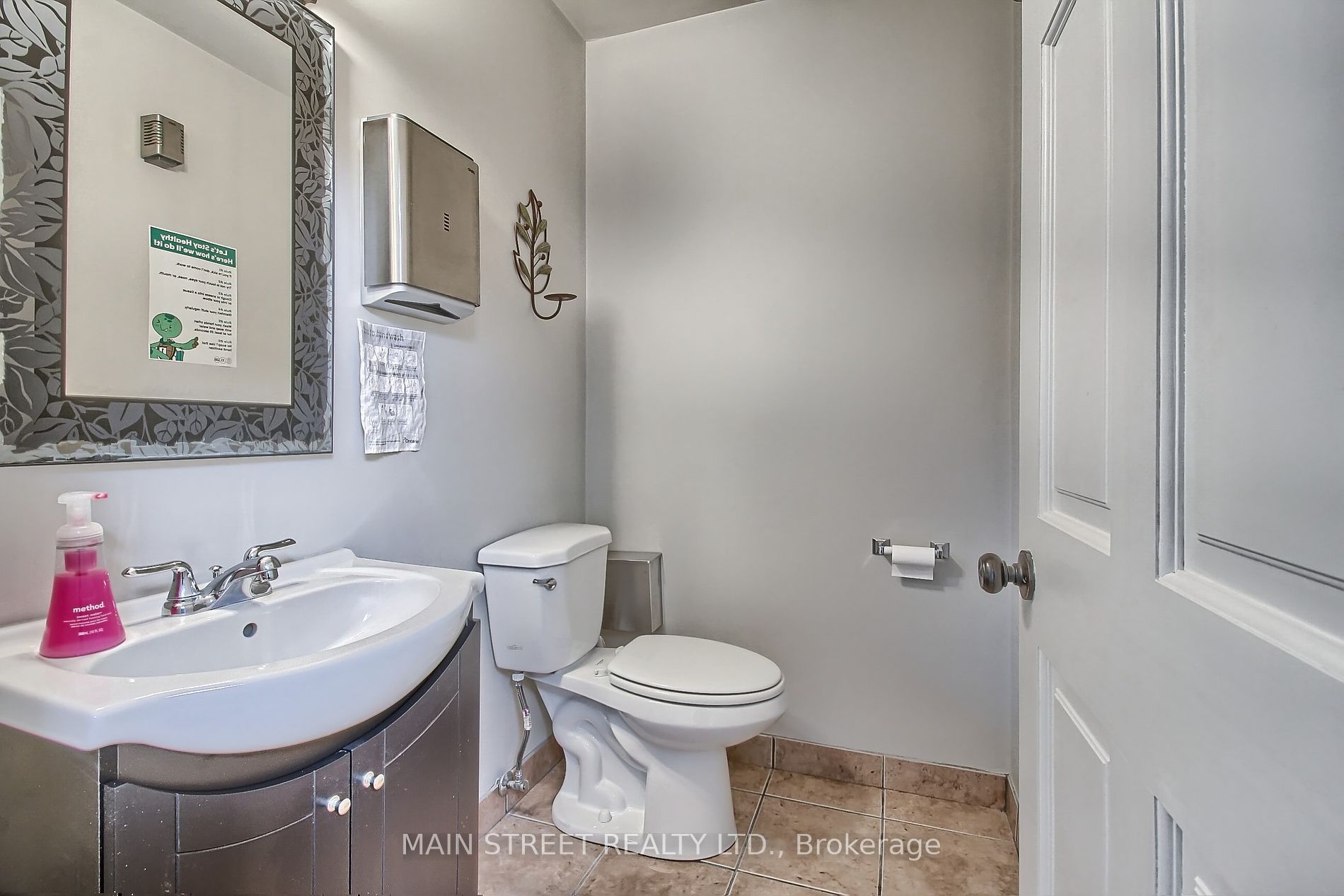 243/245 Main St S