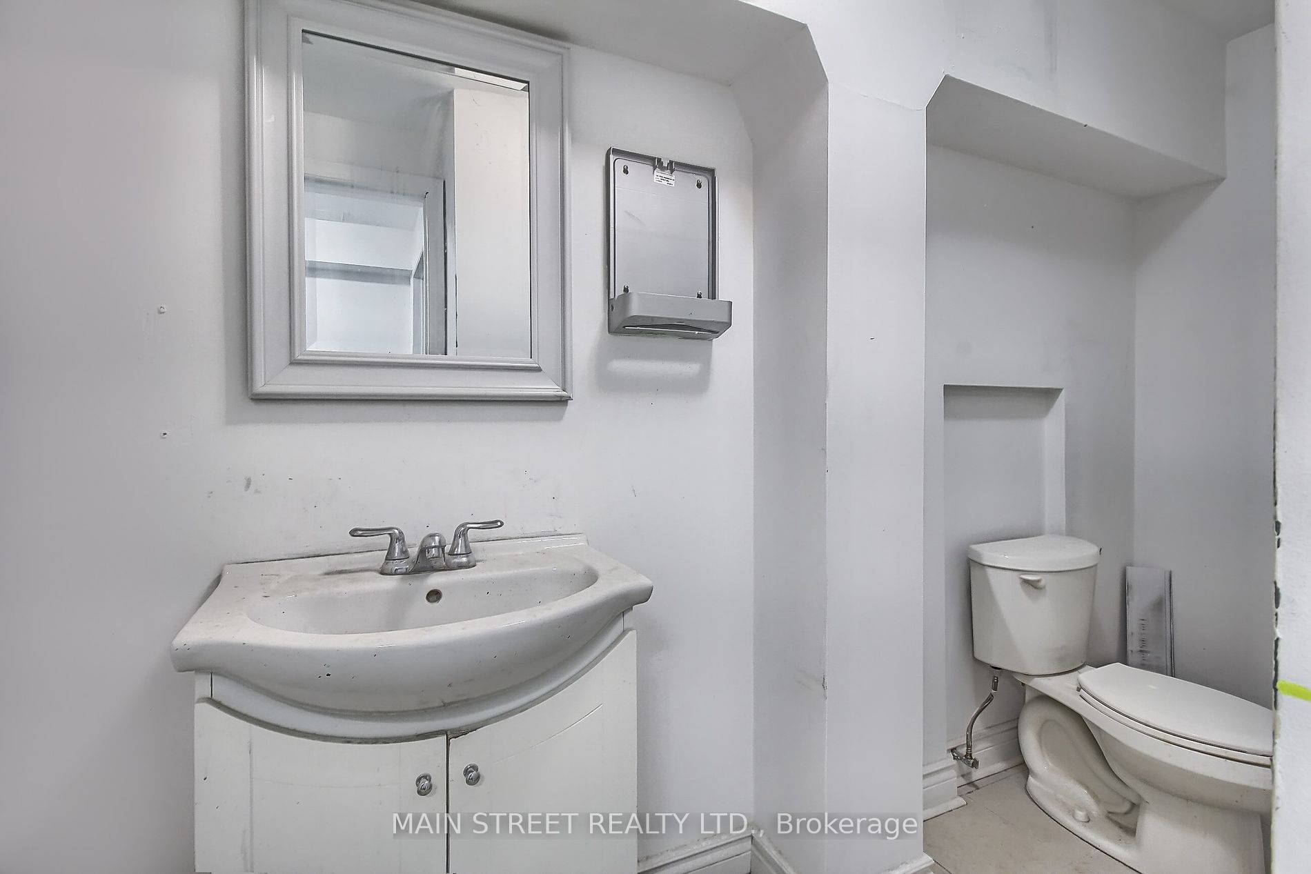 243/245 Main St S