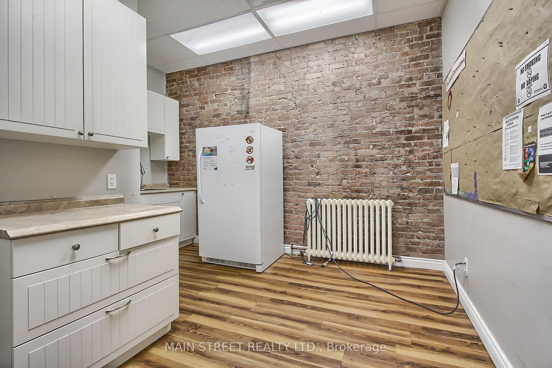 243/245 Main St S