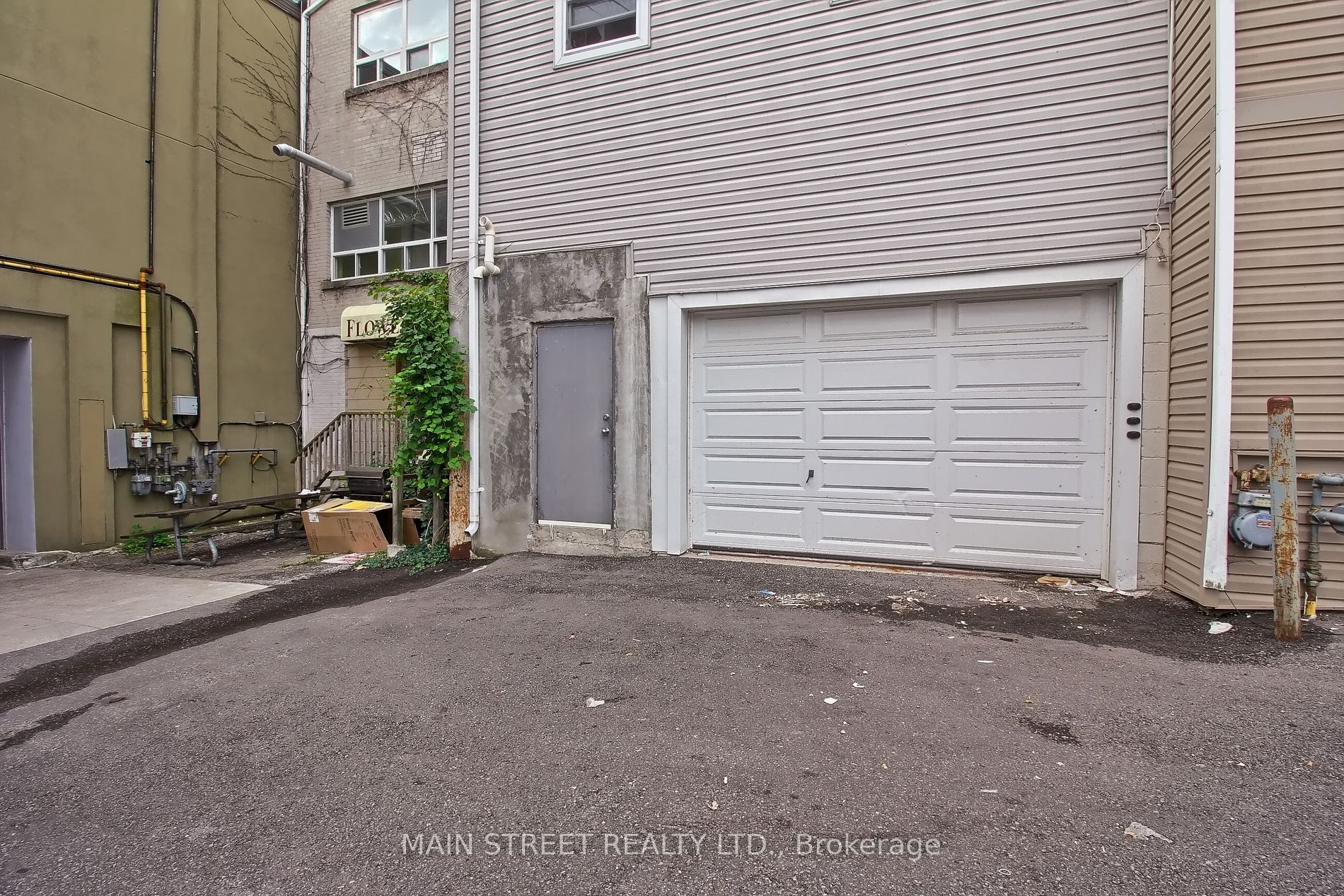 243/245 Main St S