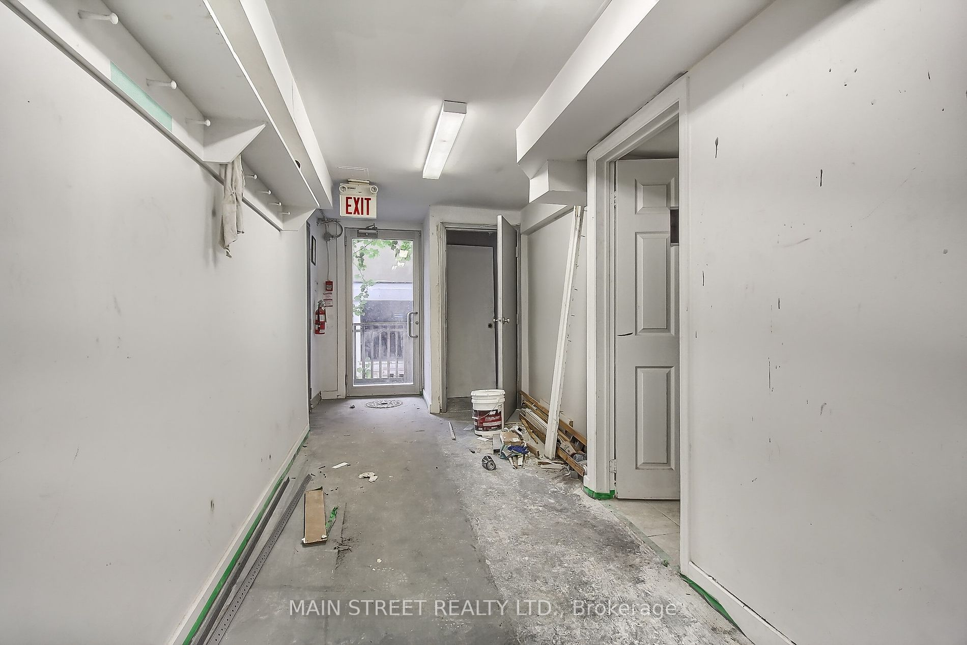 243/245 Main St S