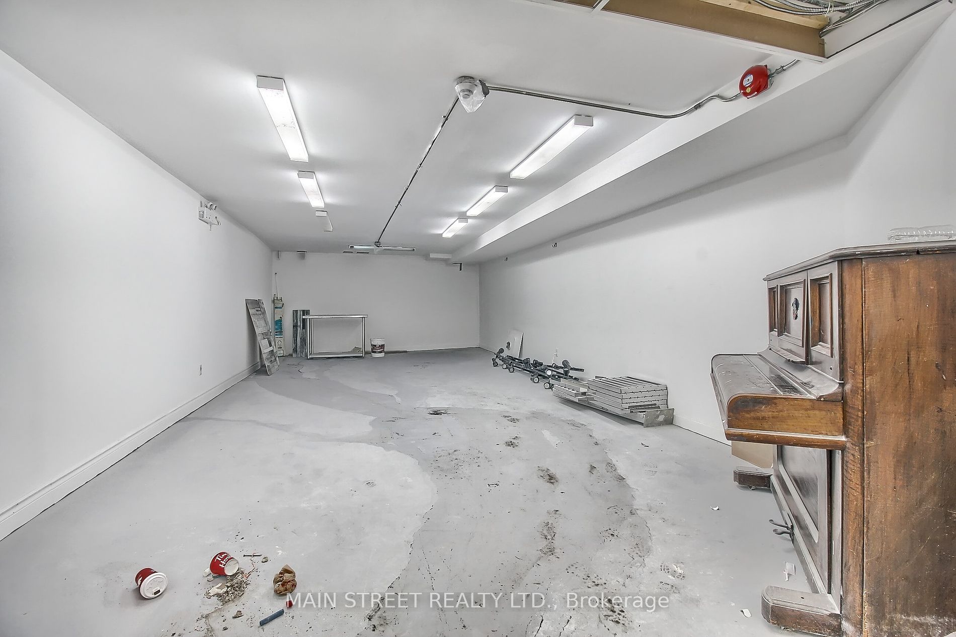 243/245 Main St S
