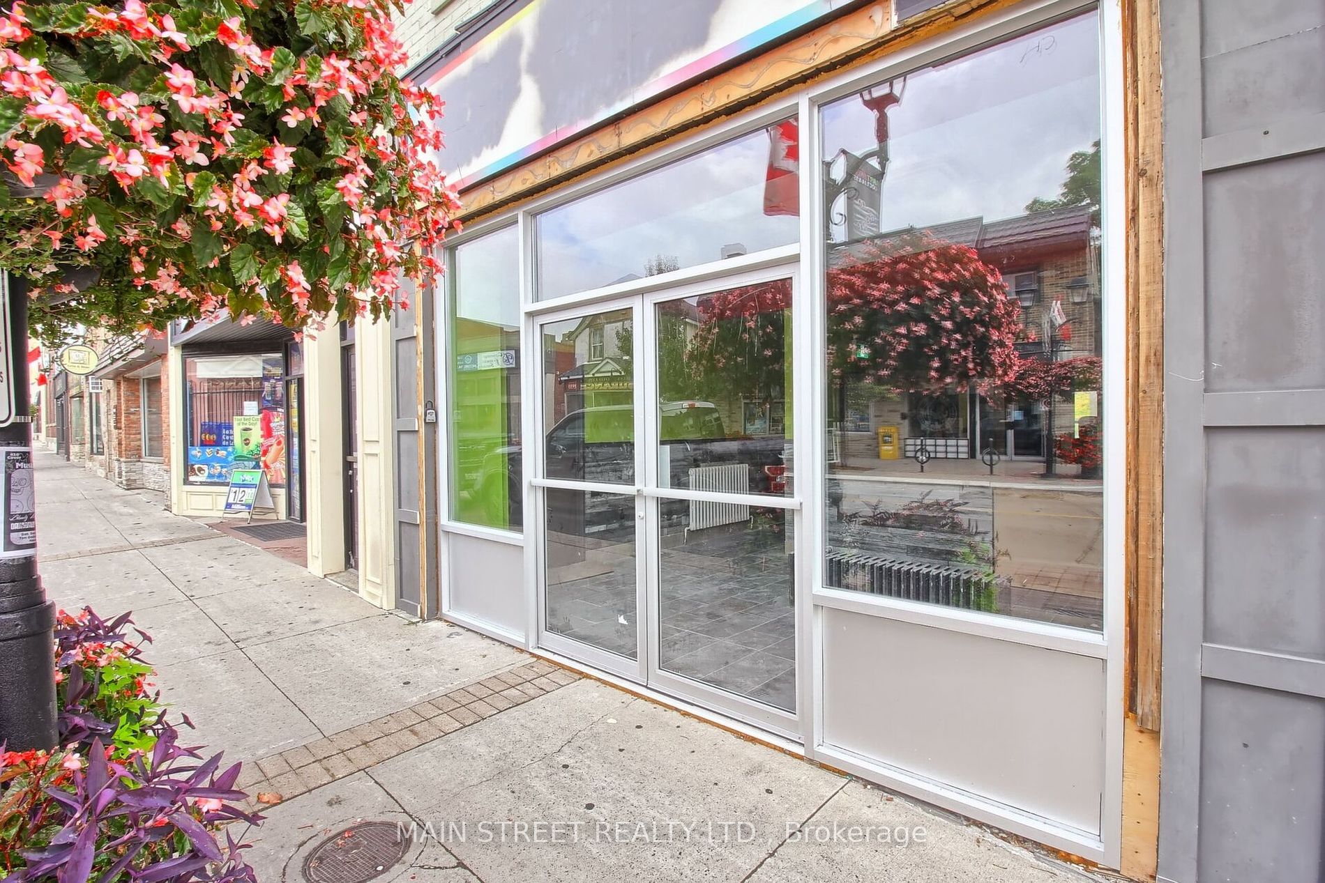 243/245 Main St S