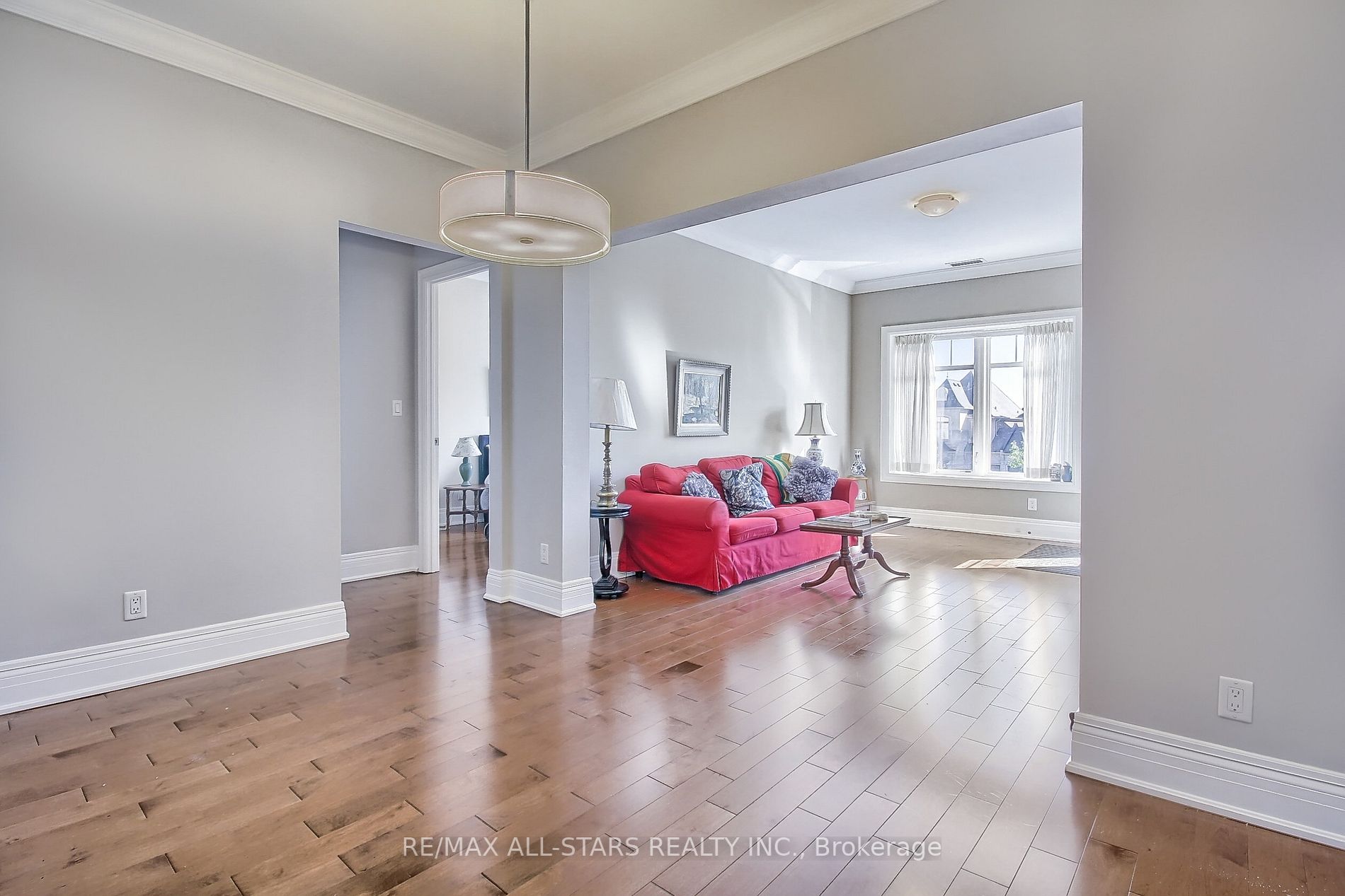 80 Burns Blvd, #208