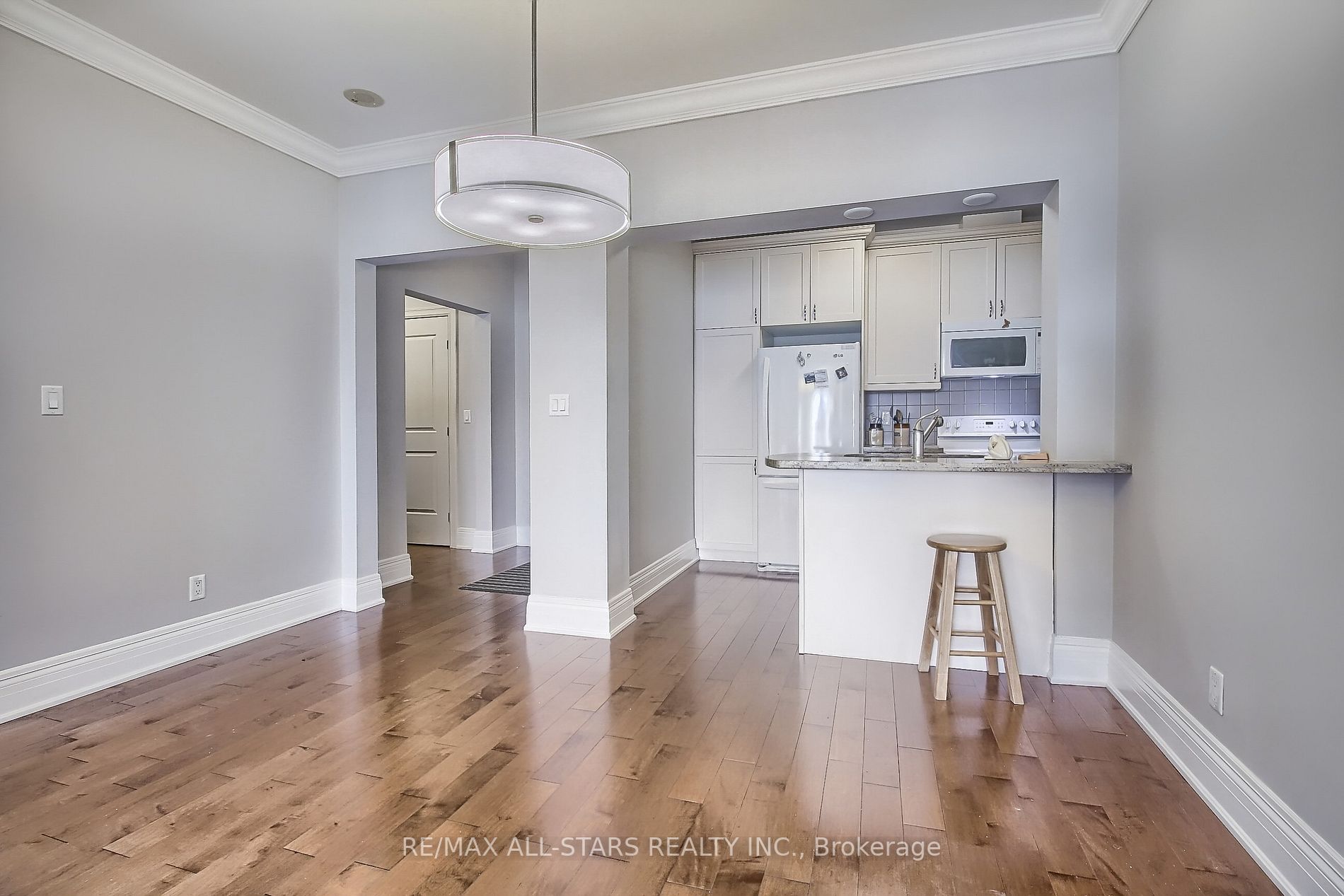 80 Burns Blvd, #208