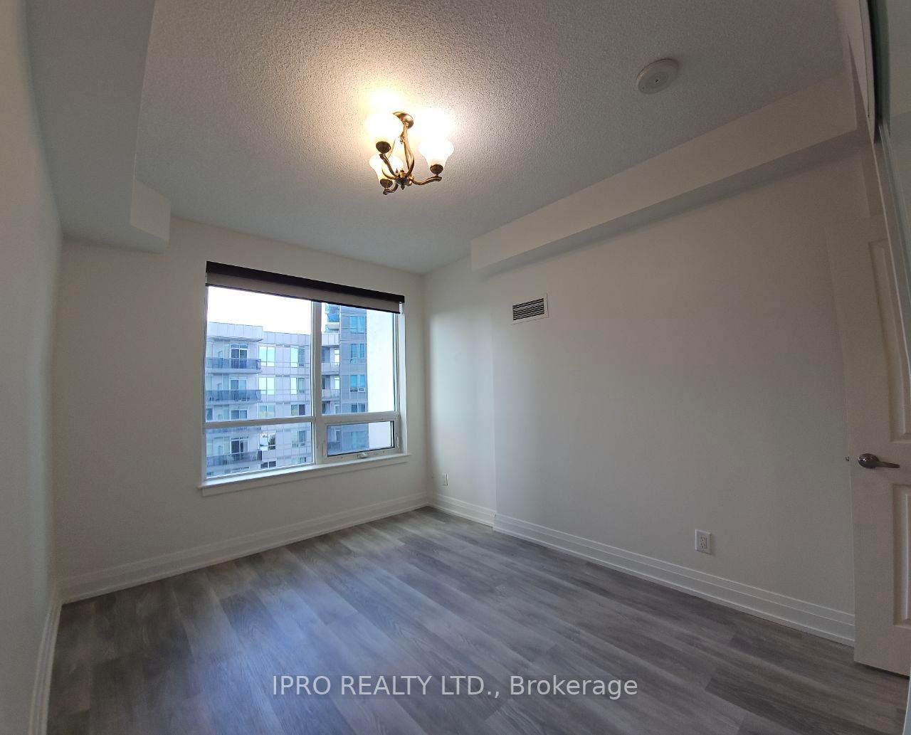 7165 Yonge St, #910