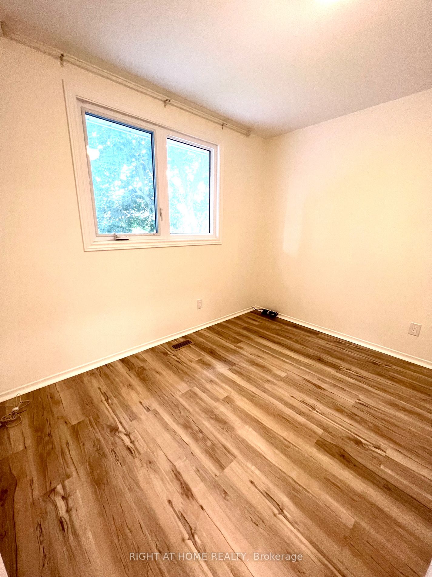 397 Simcoe Road, #Upper
