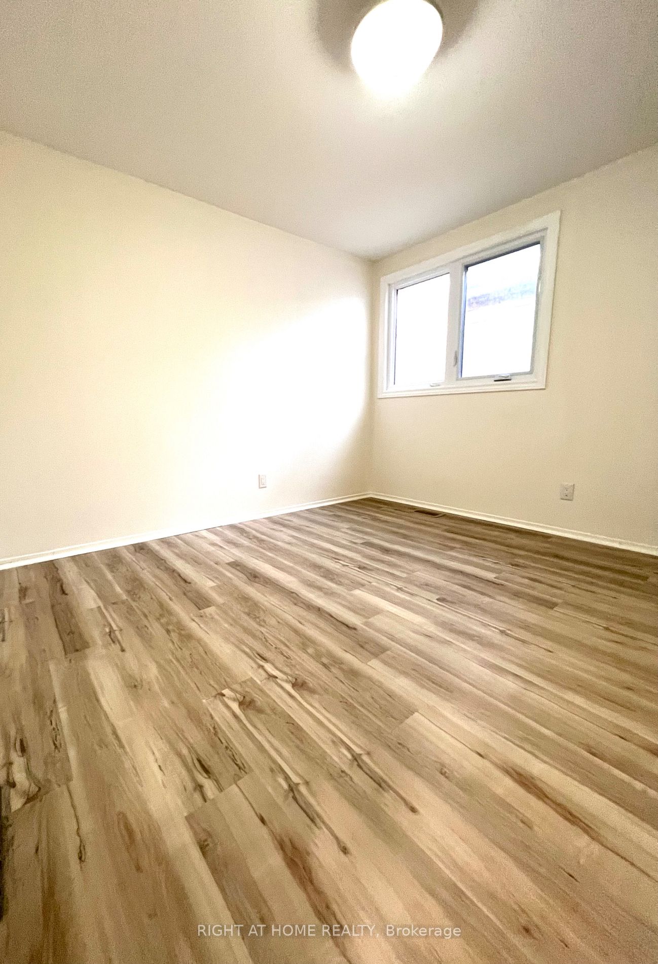 397 Simcoe Road, #Upper