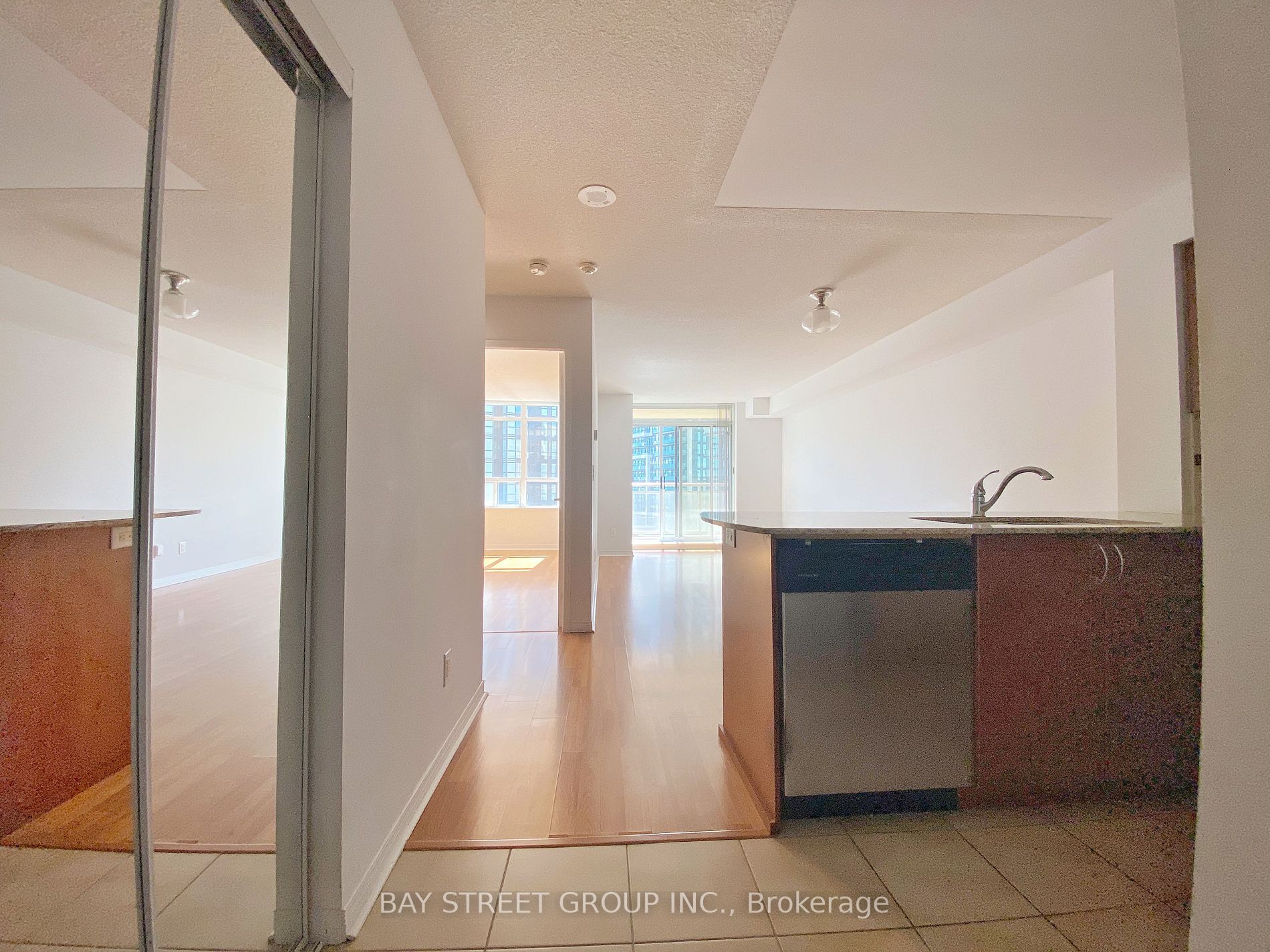 73 King William Cres, #705