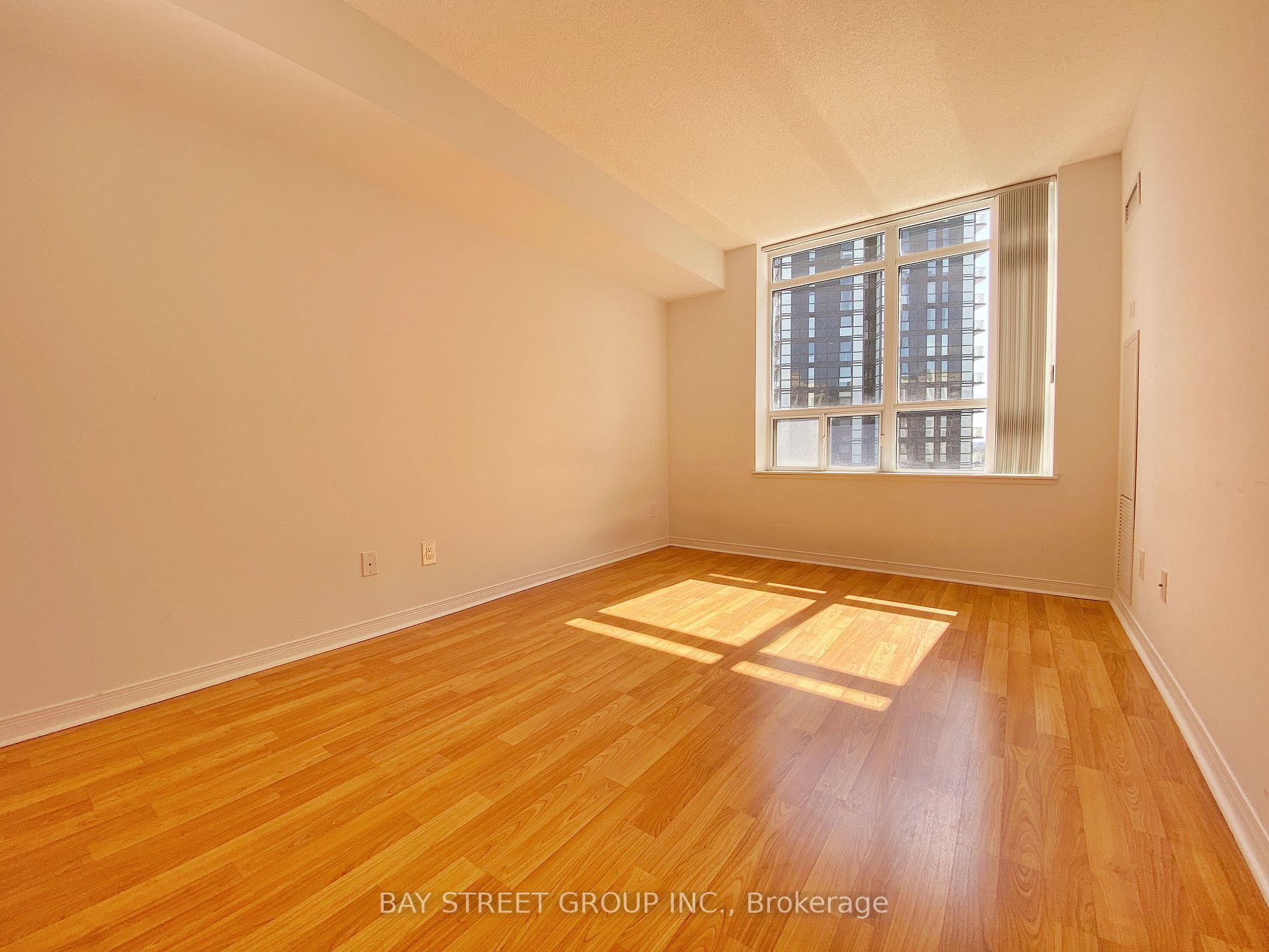 73 King William Cres, #705