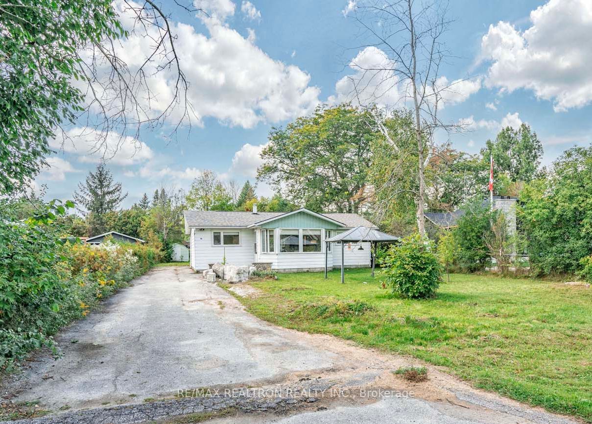 98 Lakeshore Blvd