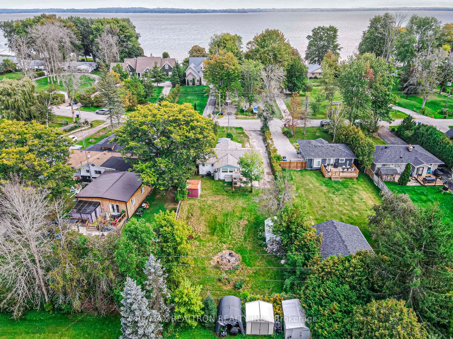 98 Lakeshore Blvd