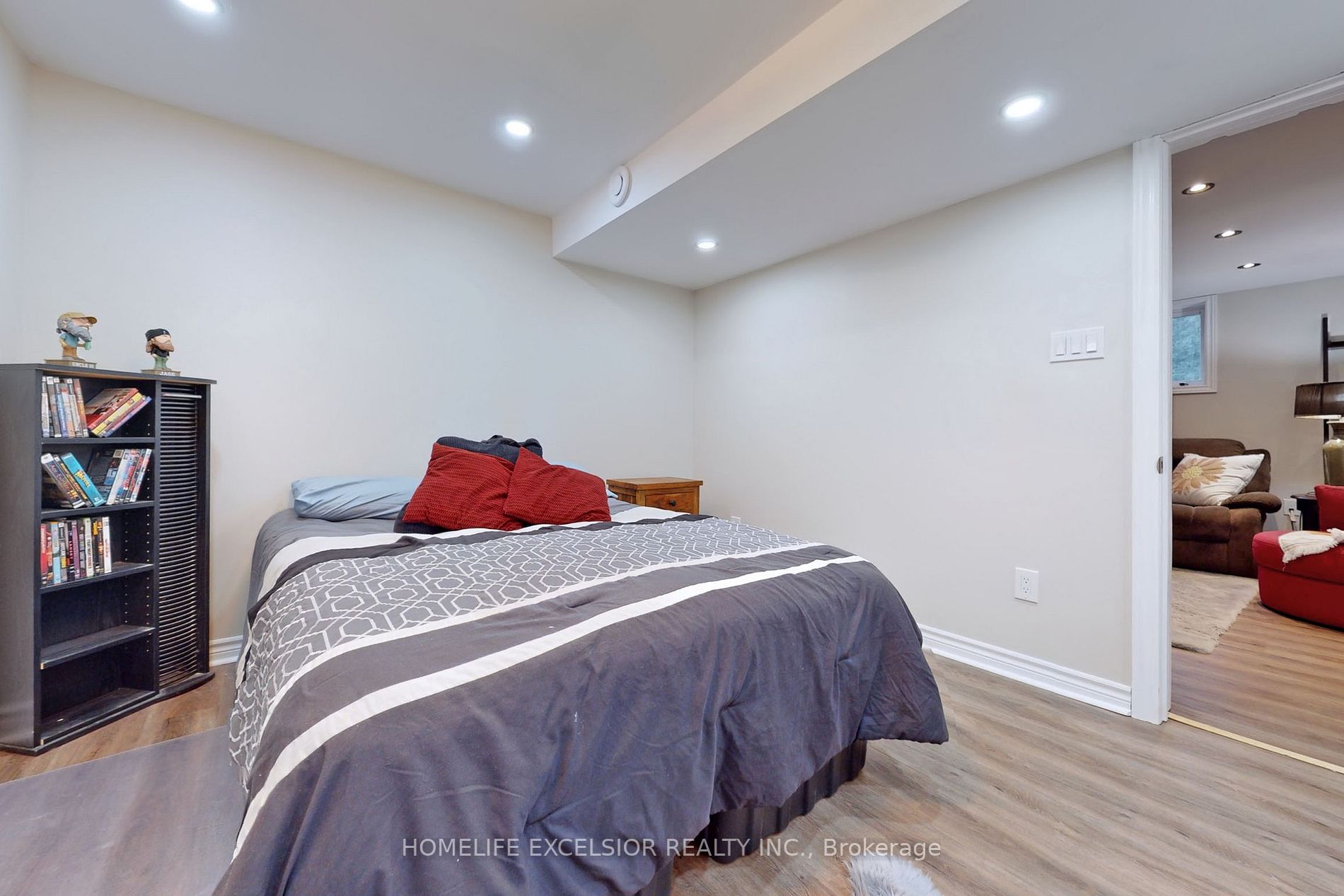 2841 Clarkesville Street