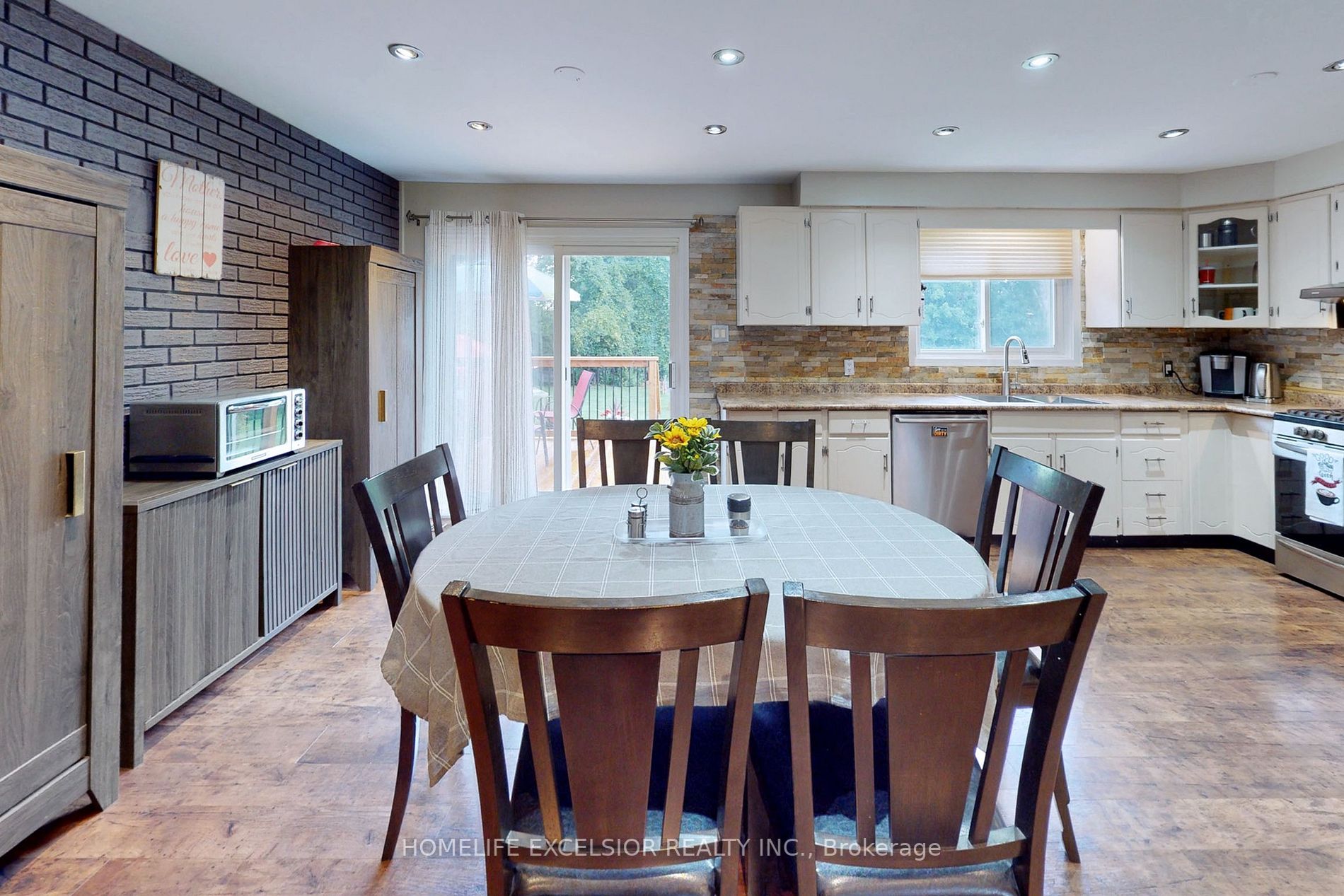 2841 Clarkesville Street