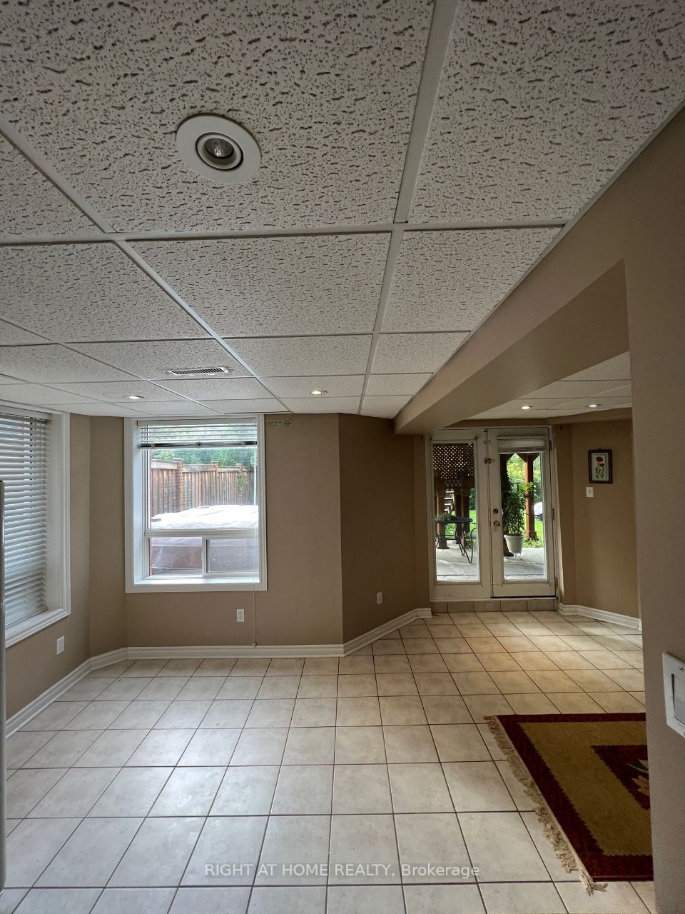 183 Humberland Dr, #Lower