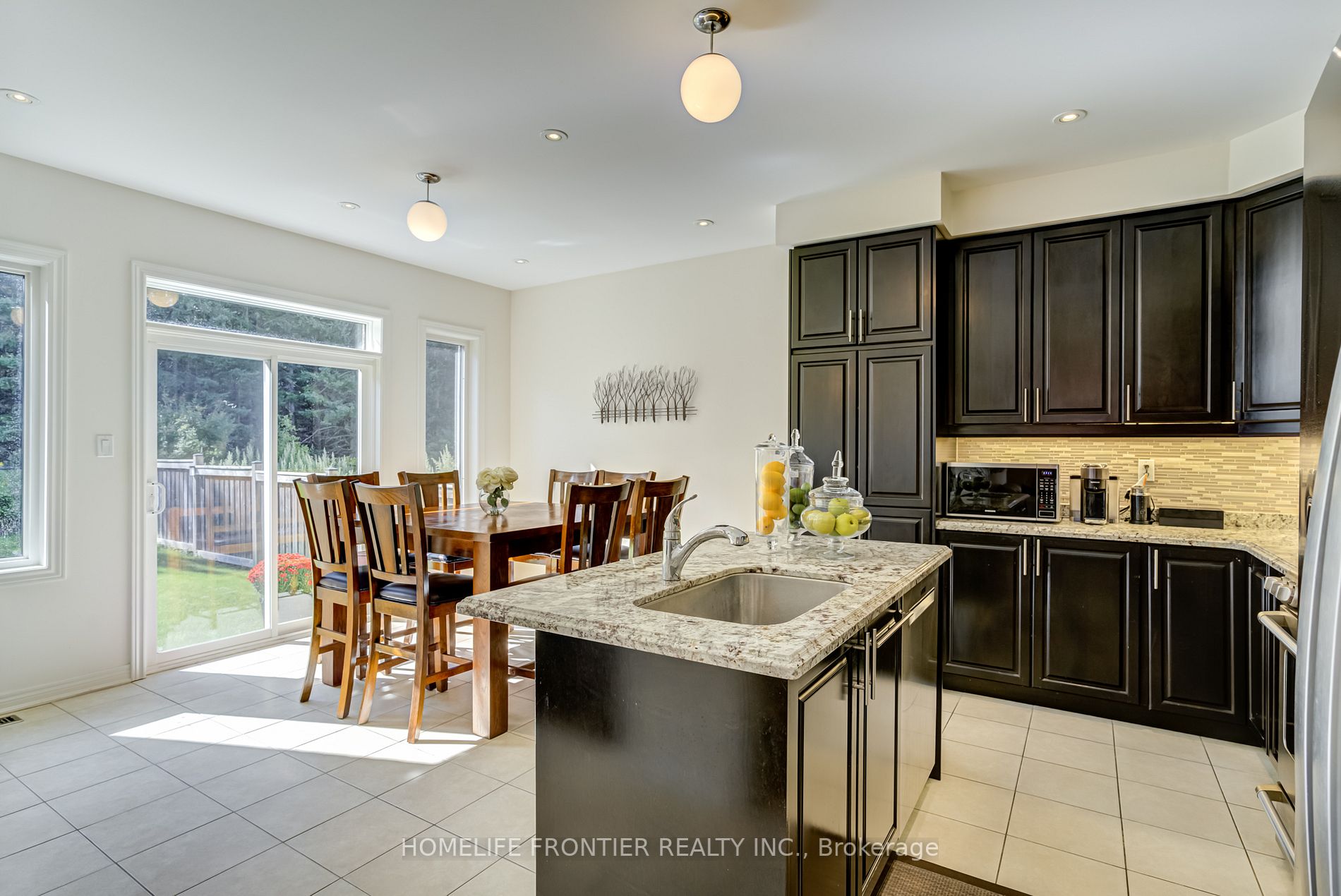 1211 Stuffles Crescent