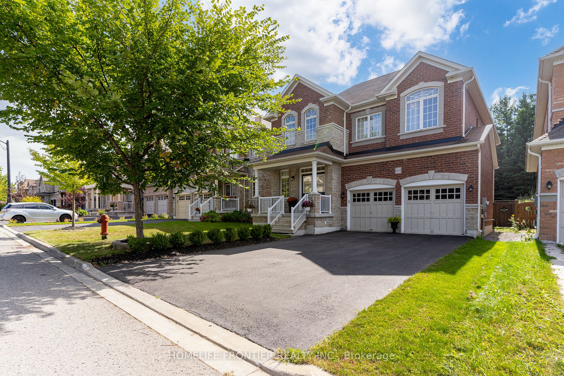 1211 Stuffles Cres