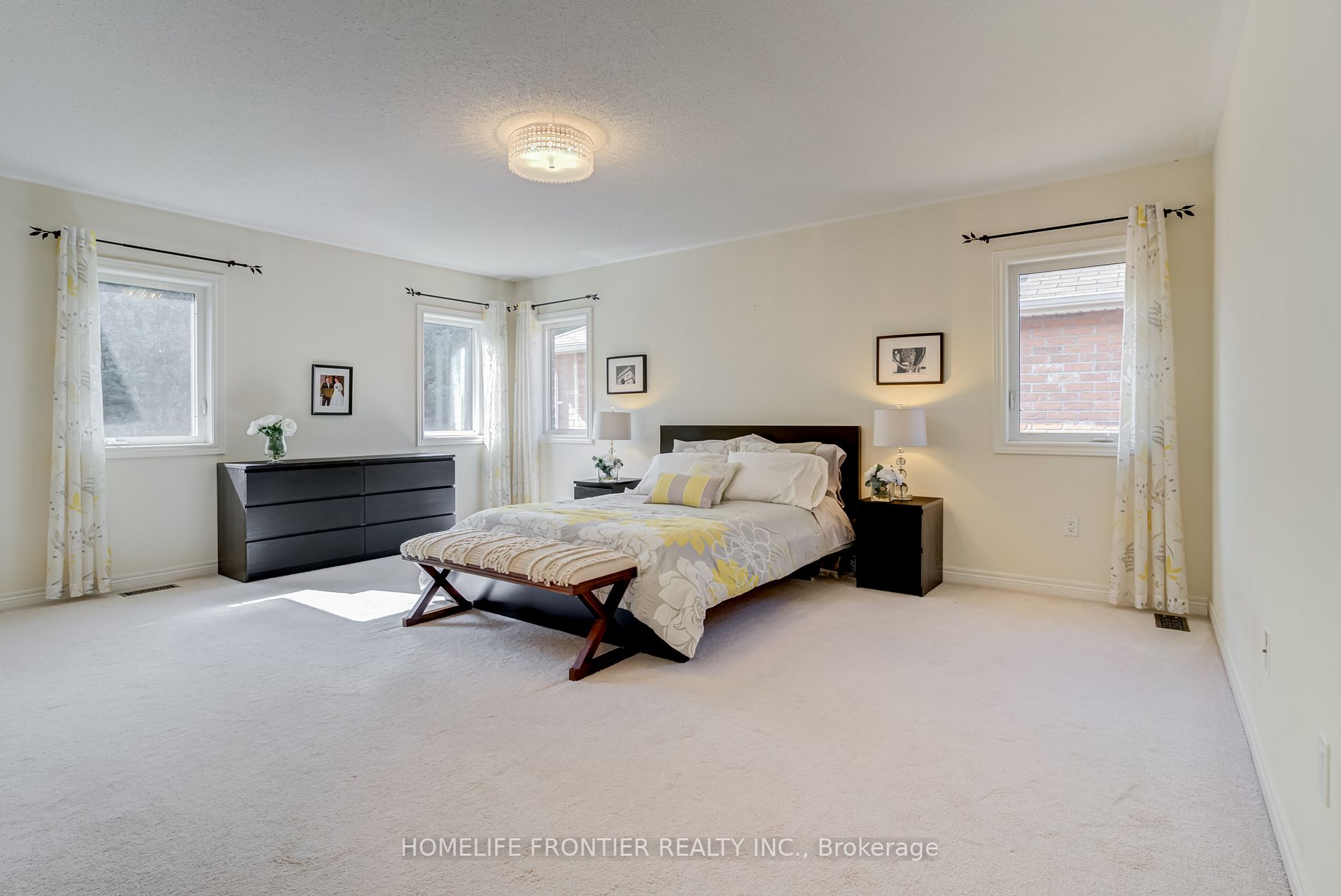 1211 Stuffles Crescent