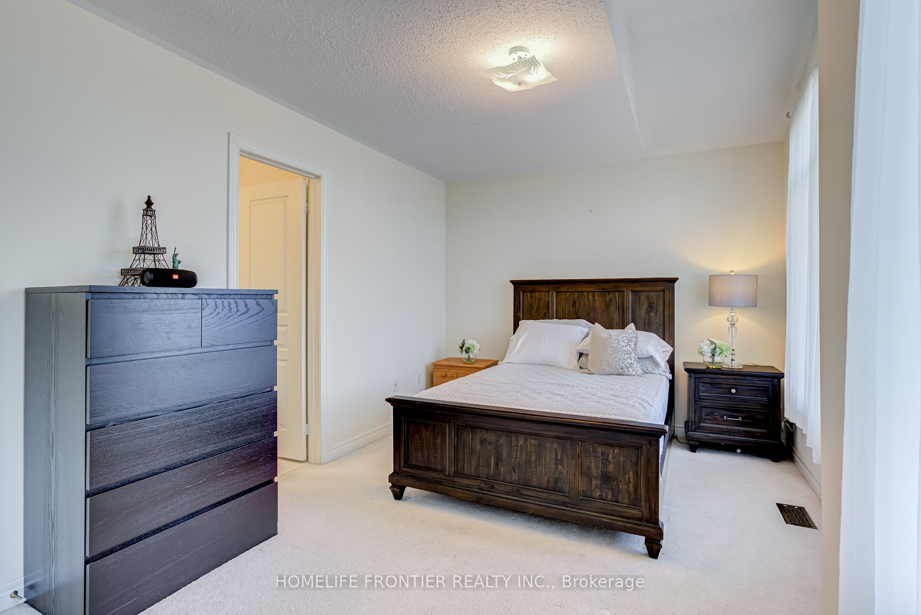 1211 Stuffles Crescent