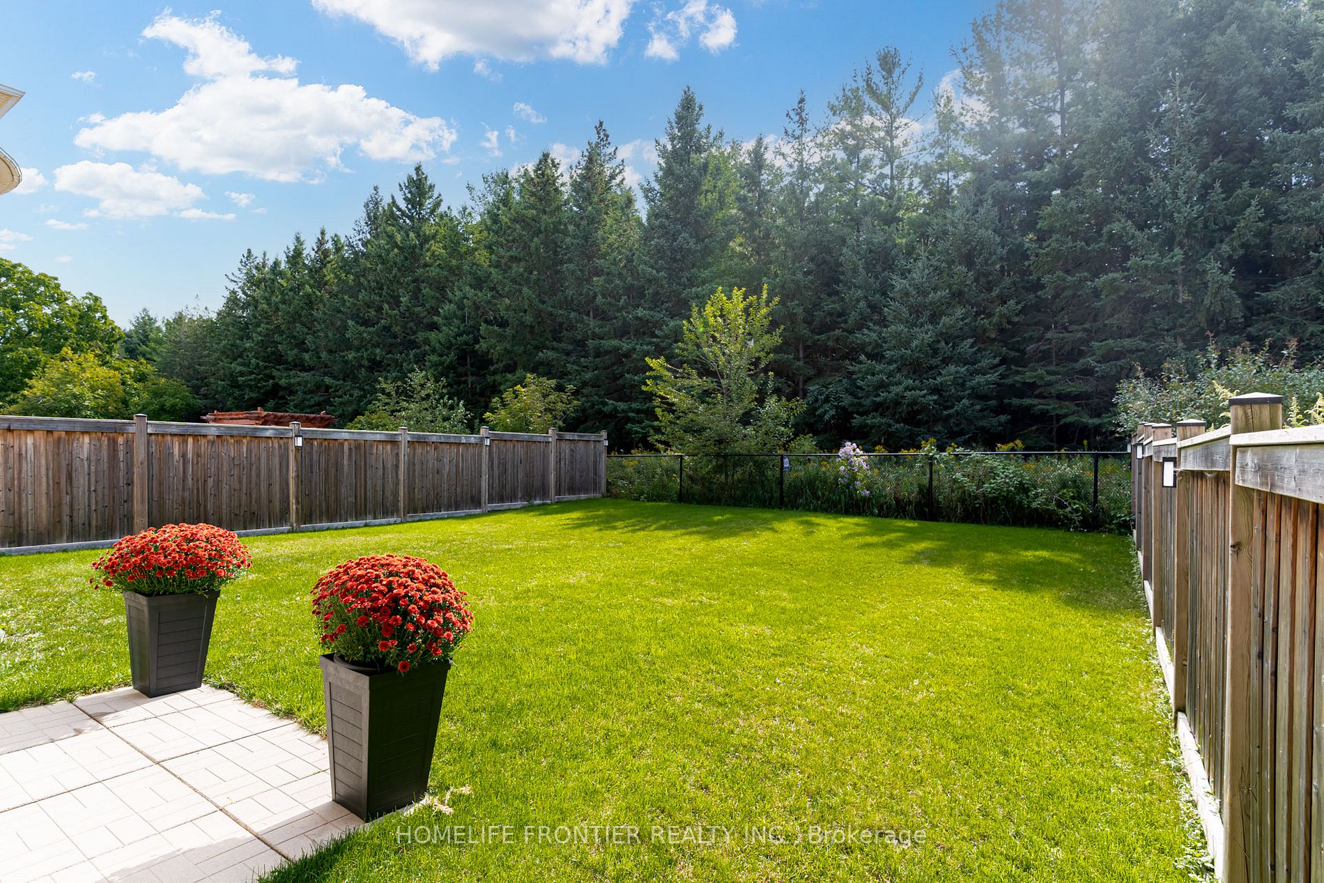 1211 Stuffles Crescent