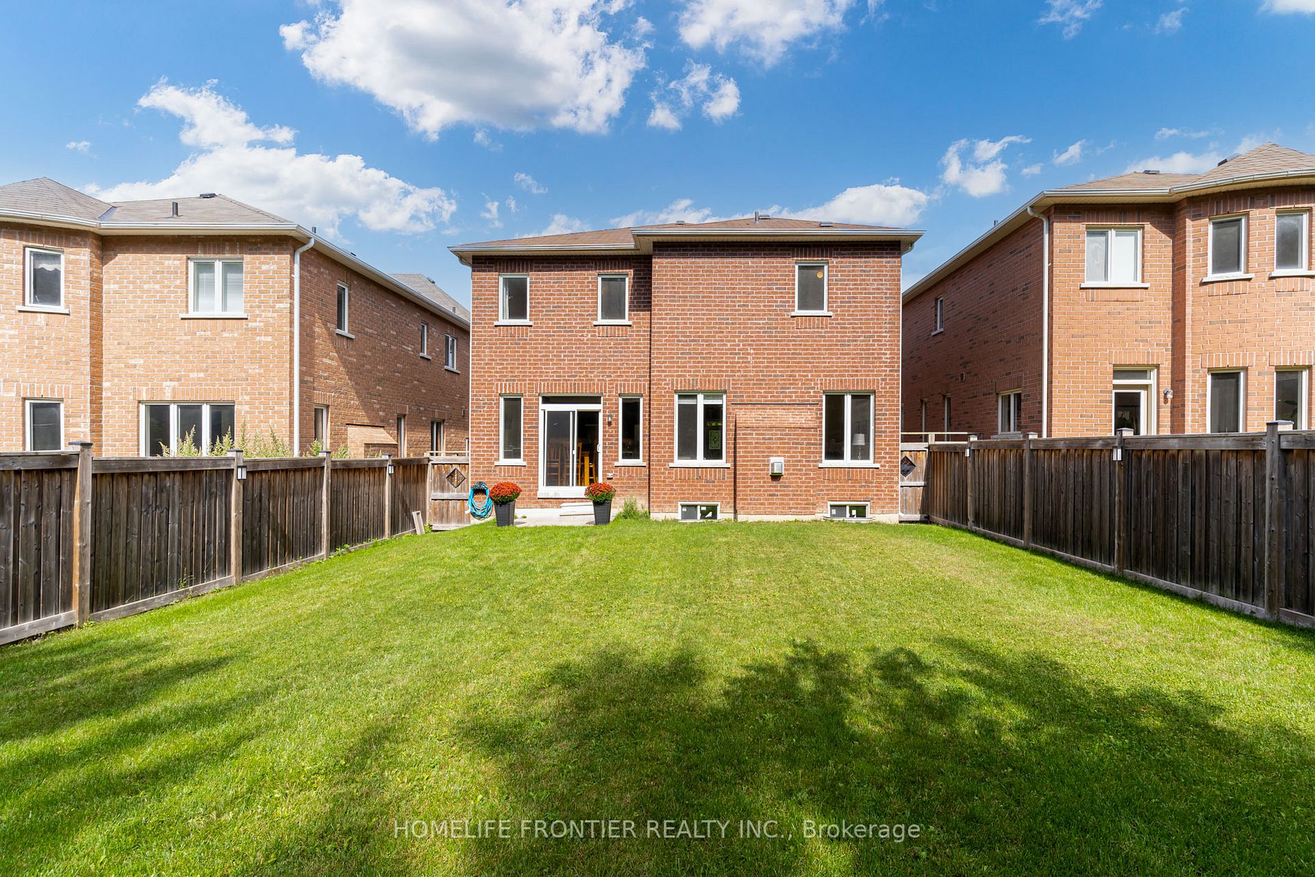 1211 Stuffles Crescent