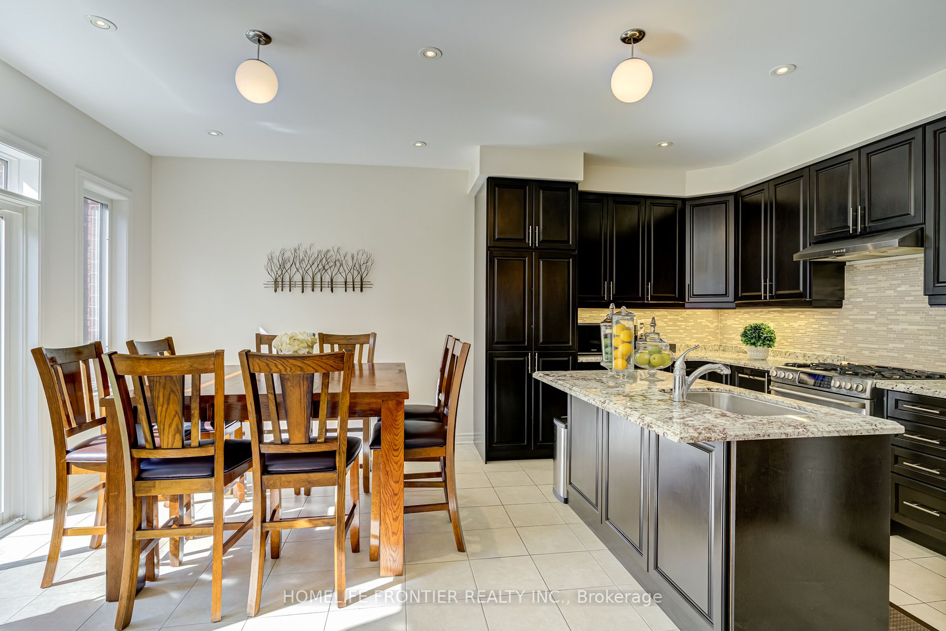 1211 Stuffles Crescent