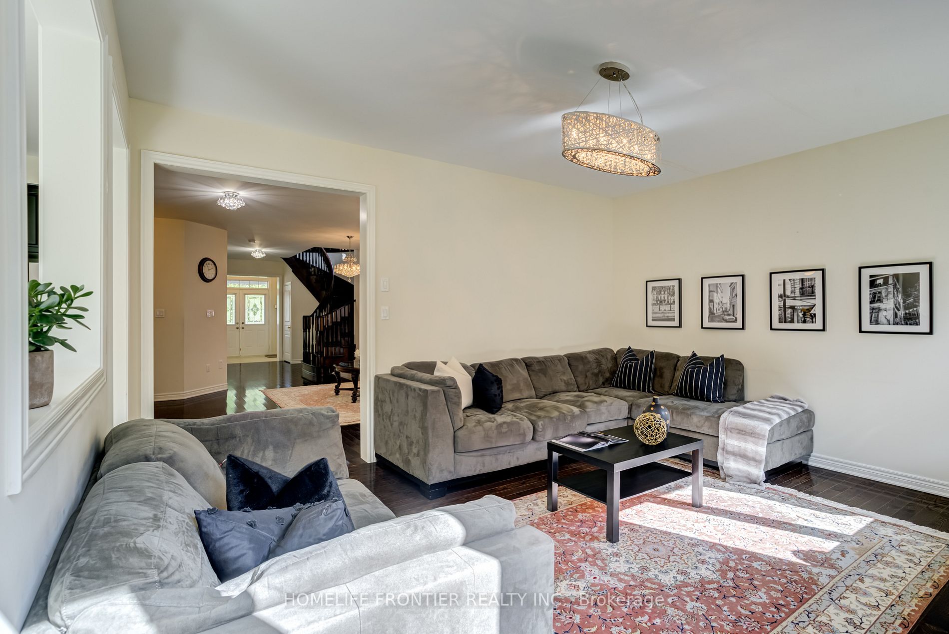 1211 Stuffles Crescent