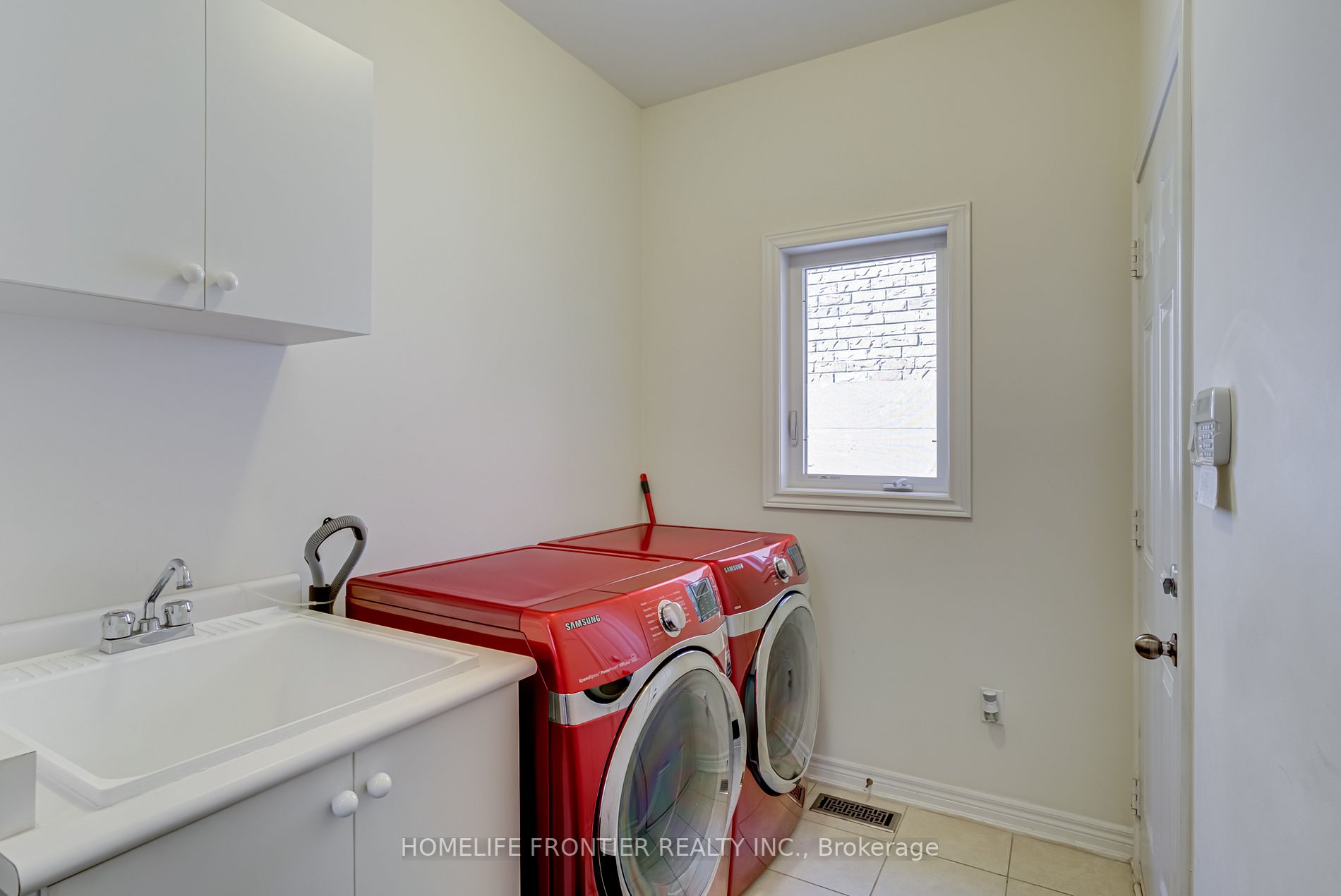 1211 Stuffles Crescent