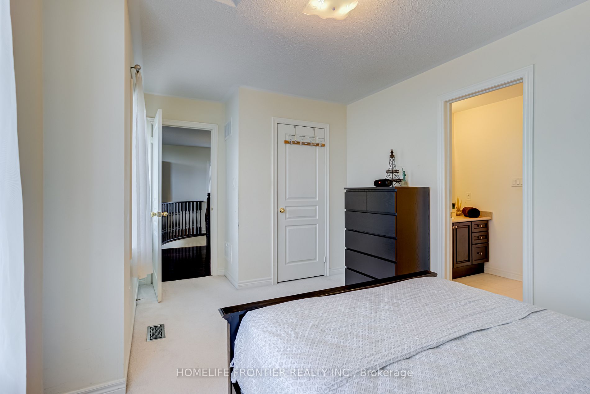 1211 Stuffles Crescent