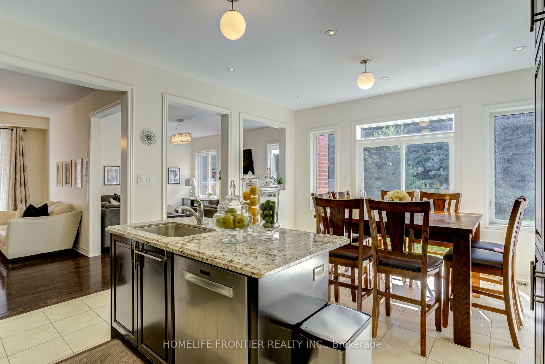 1211 Stuffles Crescent