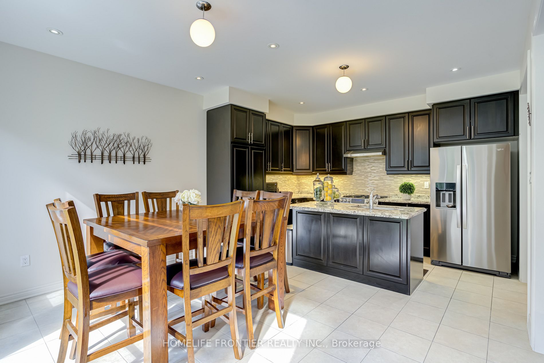 1211 Stuffles Crescent