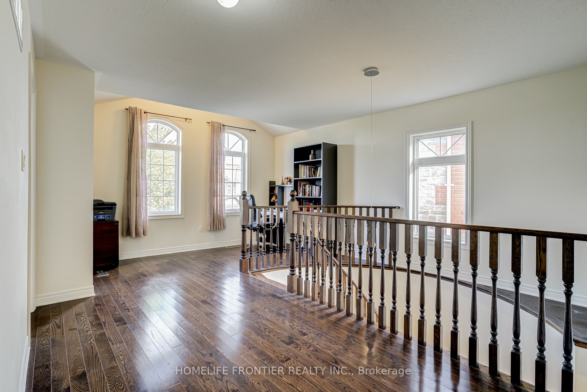 1211 Stuffles Crescent