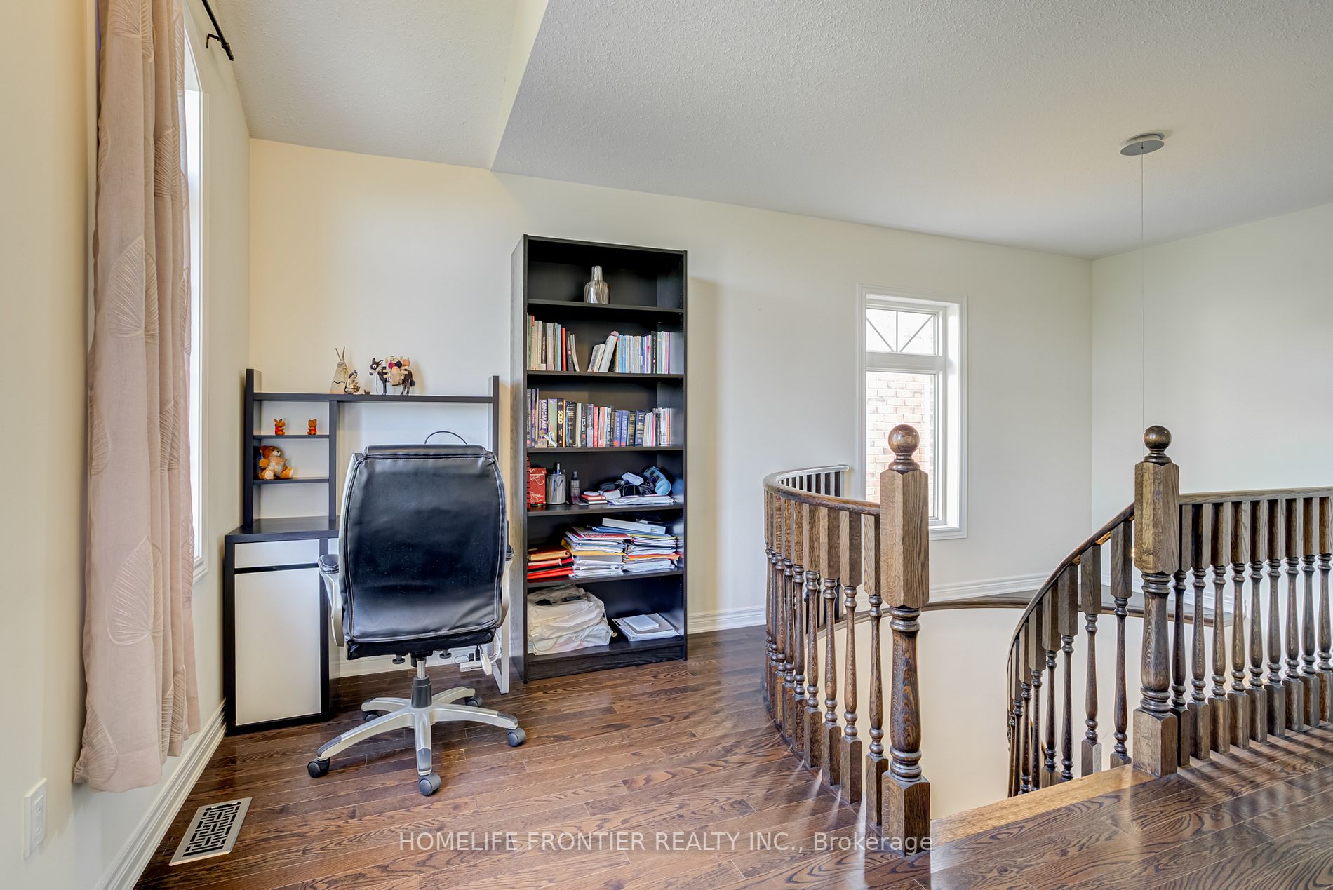1211 Stuffles Crescent