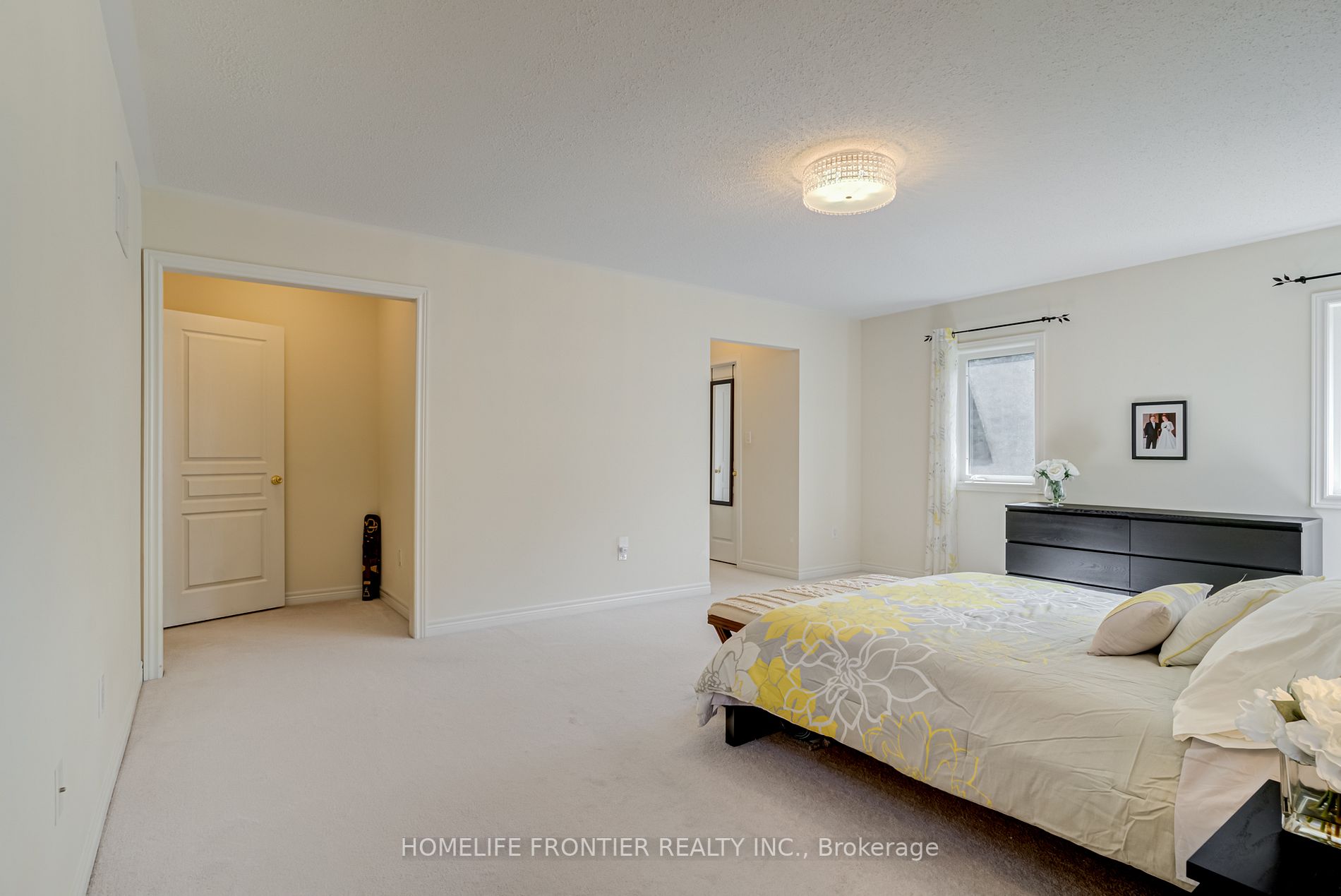 1211 Stuffles Crescent
