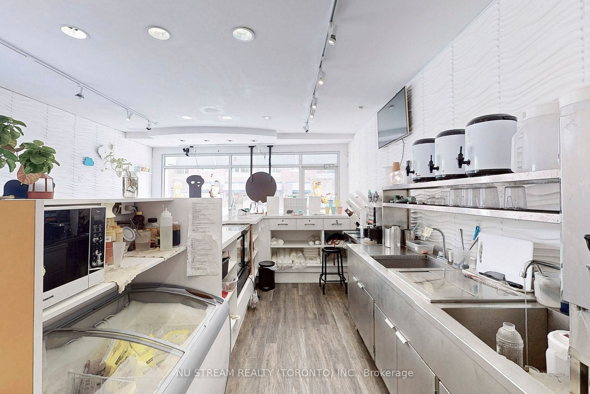 10096 Yonge St